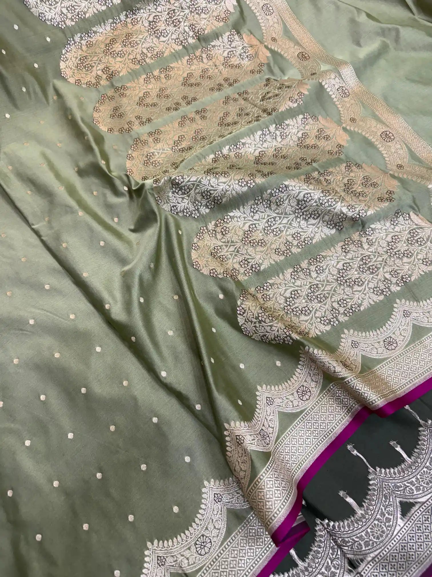 Moose Grey Eccentric Mashru Katan Silk Banarasi Saree