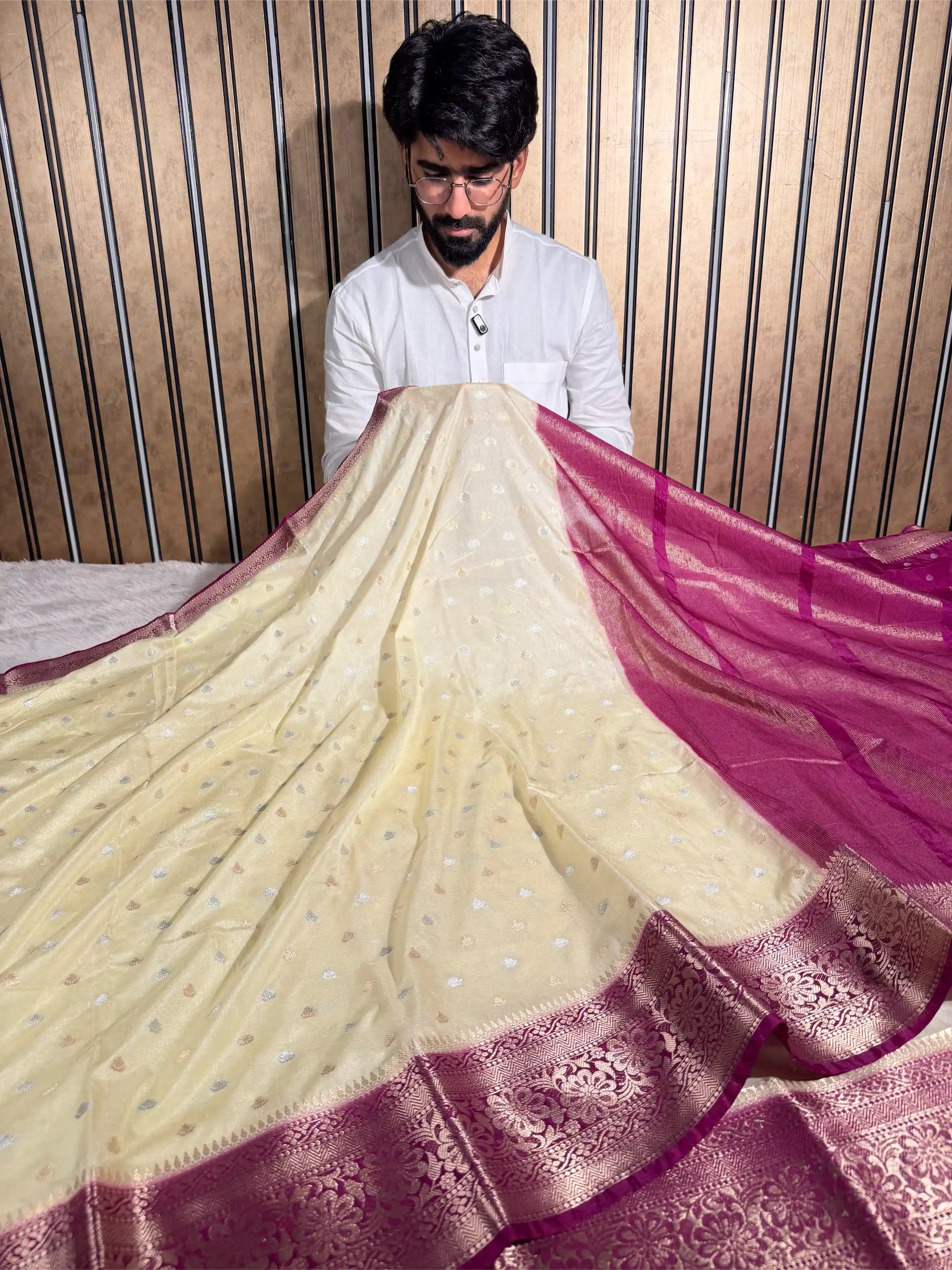 Off-White Chinia Silk Traditional Buti Banarasi Saree