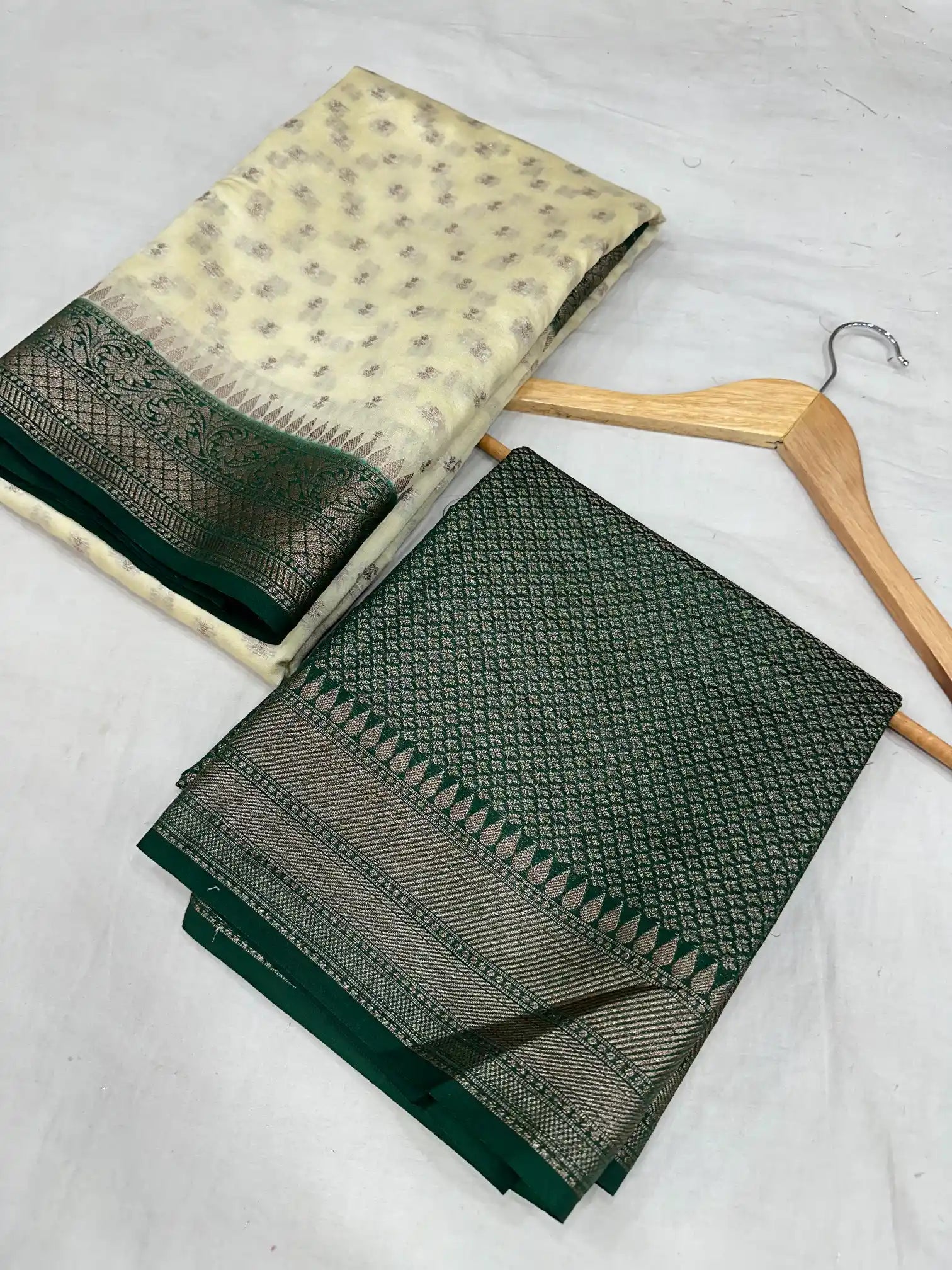 Off-White Chiniya silk zari Buti Banarasi Saree
