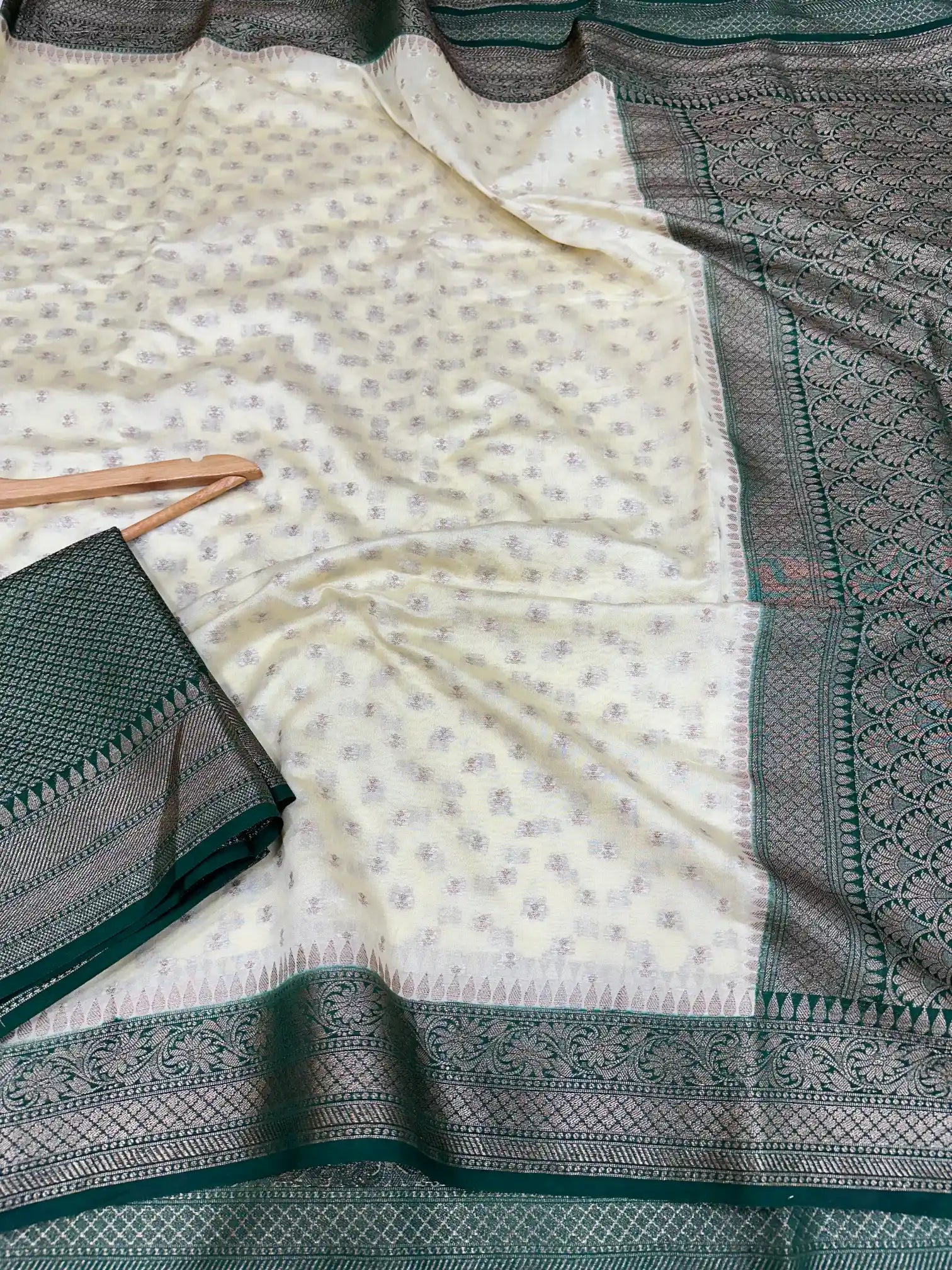 Off-White Chiniya silk zari Buti Banarasi Saree
