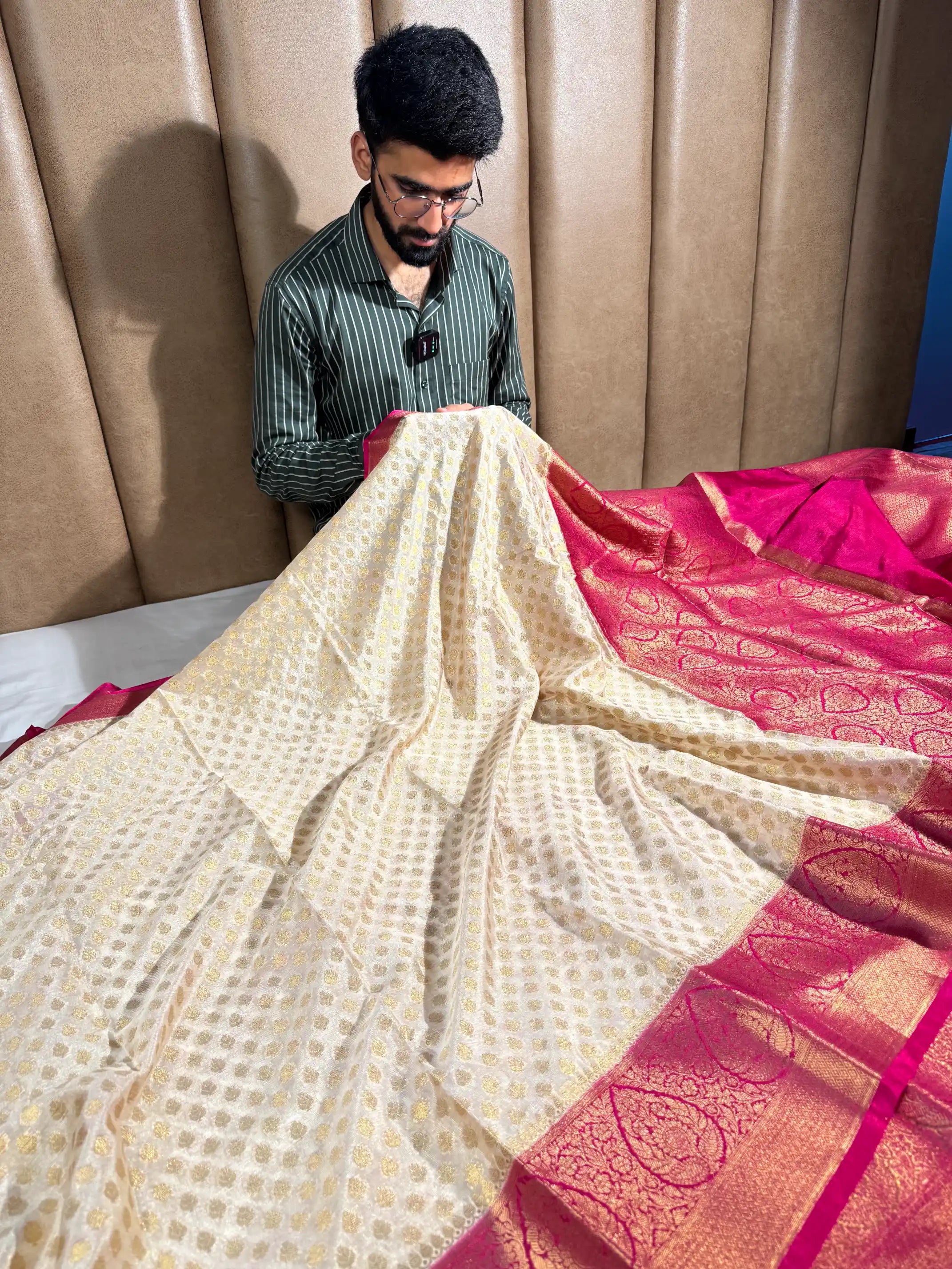 Off White Georgette Silk Zari Buti Weave Banarasi Saree