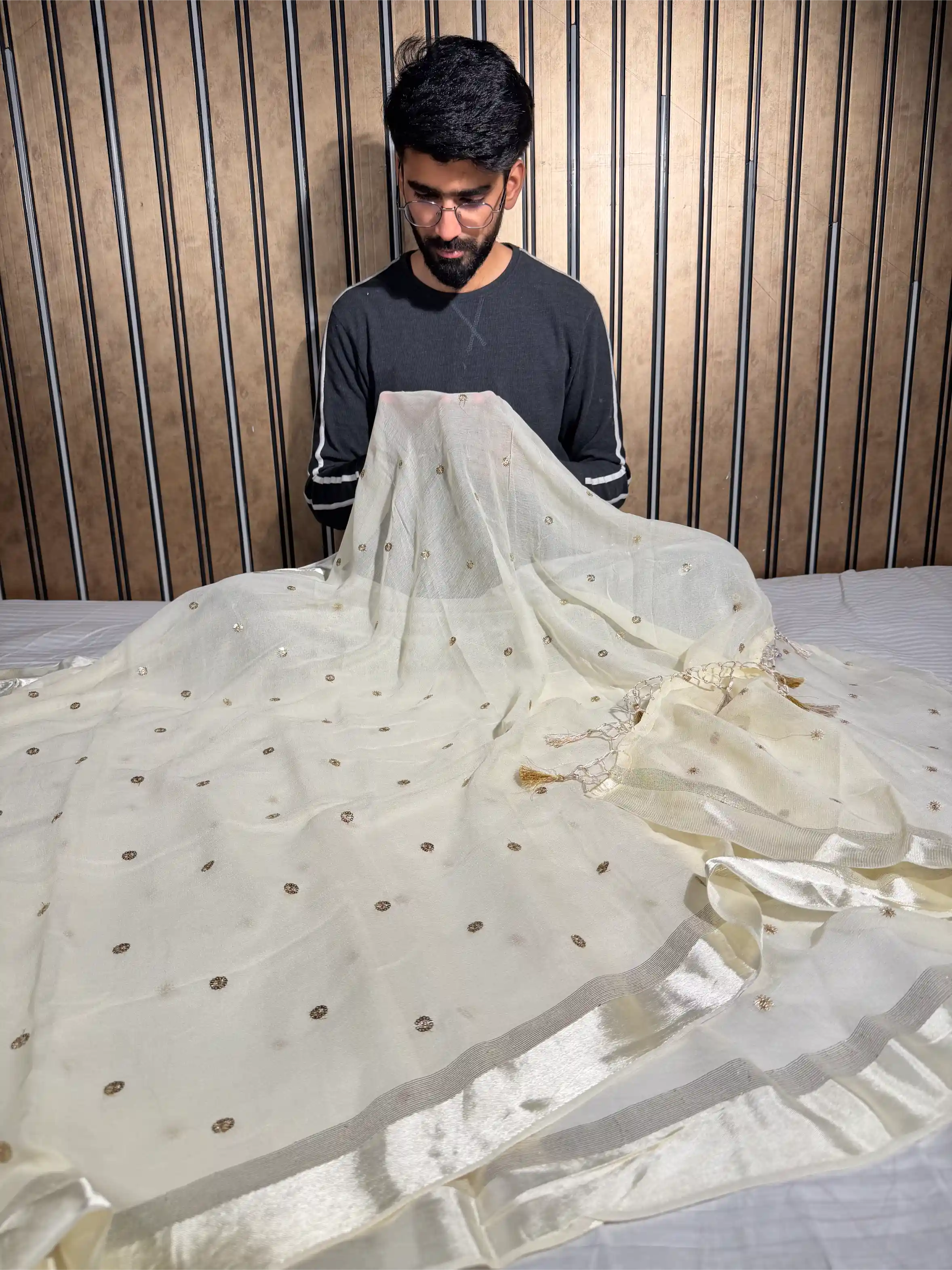 Off White Viscose Georgette Silk Embroidered Buti Saree