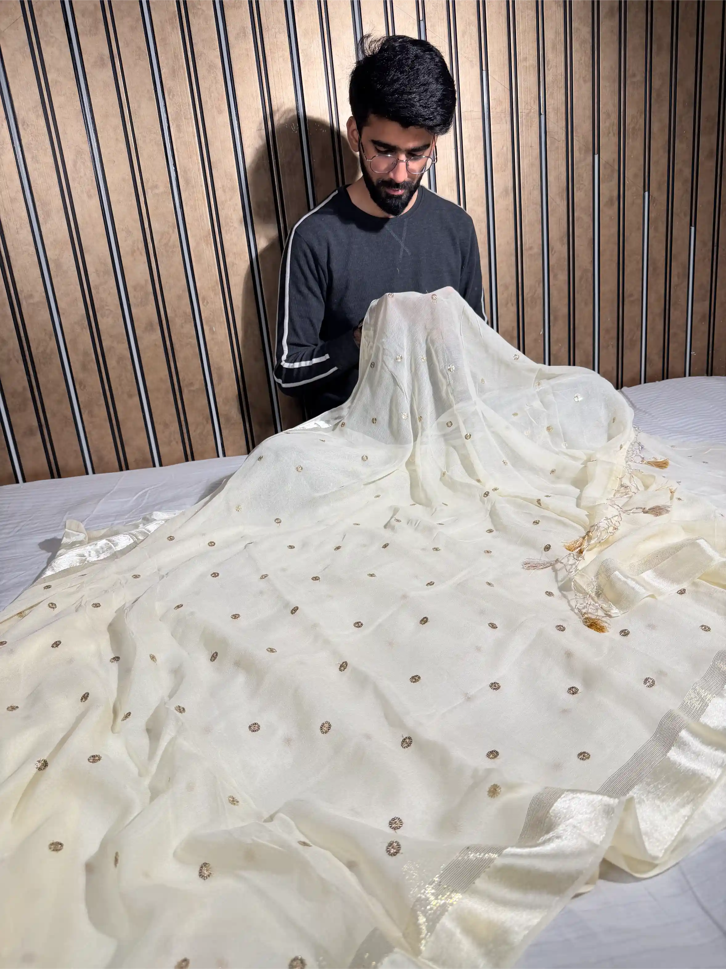 Off White Viscose Georgette Silk Embroidered Buti Saree