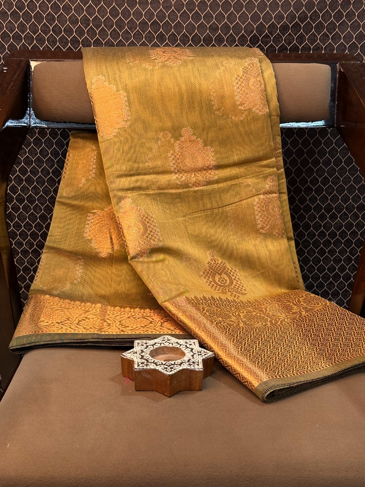 Eccentric Zari Weave Softsilk Heritage Banarasi Saree