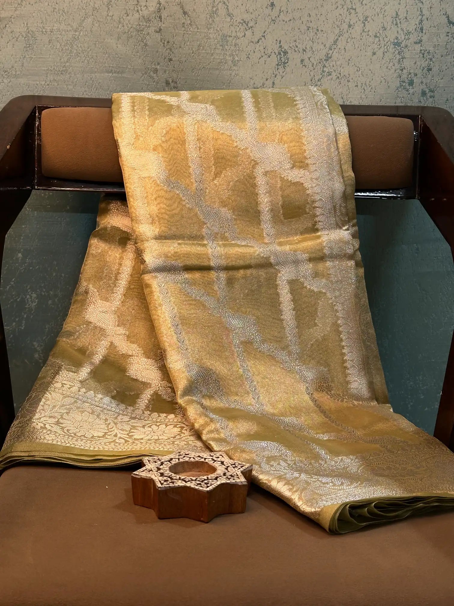 Contemporary Weave Kora Tissue Silk Banarasi Saree