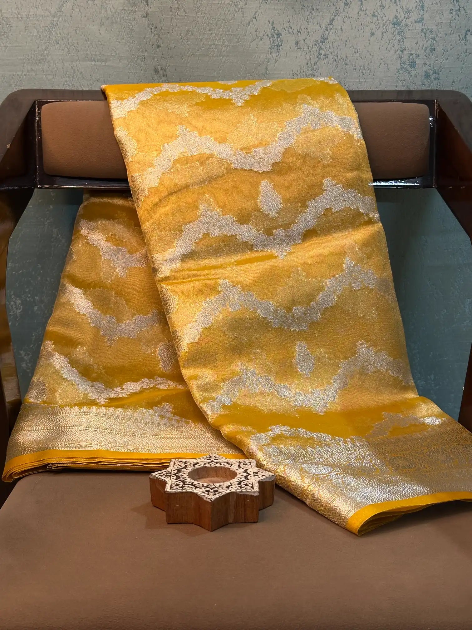 Contemporary Weave Kora Tissue Silk Banarasi Saree
