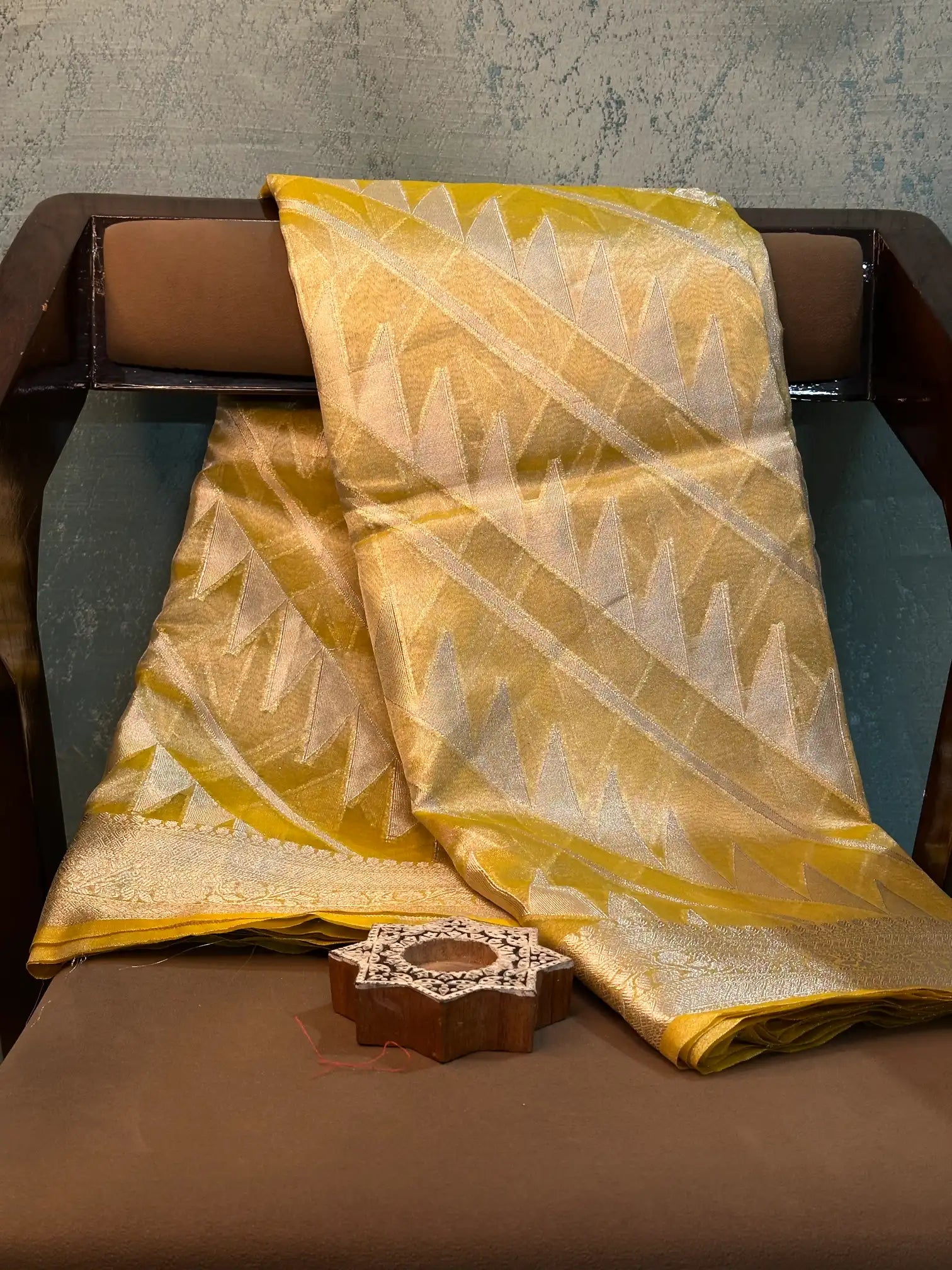 Contemporary Weave Kora Tissue Silk Banarasi Saree