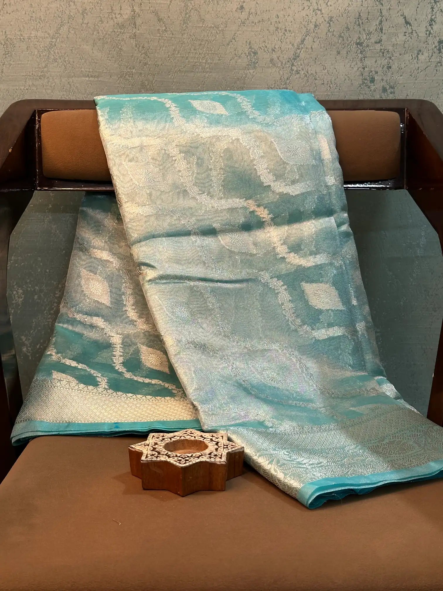 Contemporary Weave Kora Tissue Silk Banarasi Saree
