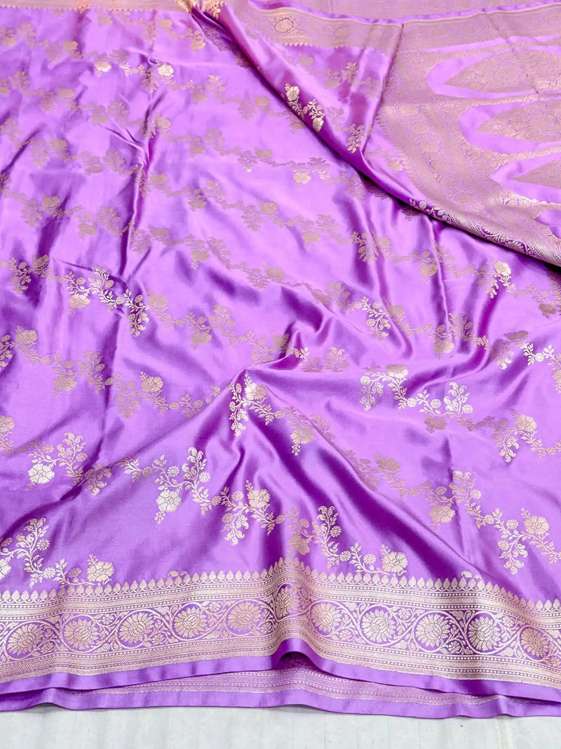 
Pretty Lavender Mashru Katan Silk Leheriya Weave Banarasi Saree
