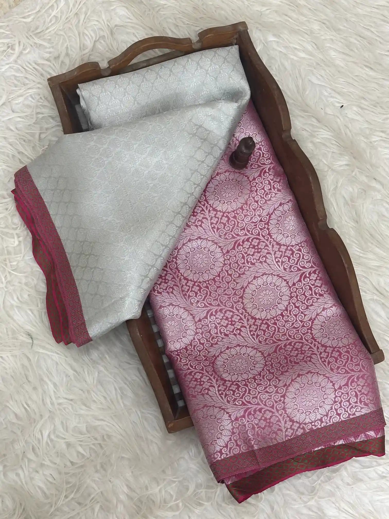 Pretty Softsilk Beautiful Banarasi Saree