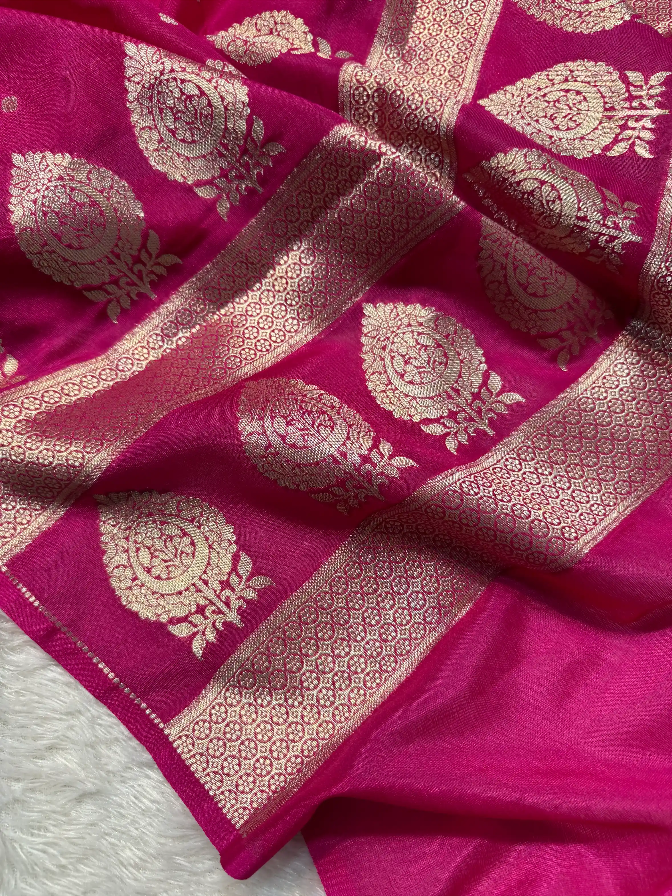 Rani Pink Warm Silk Traditional Buti Weave Banarasi Saree