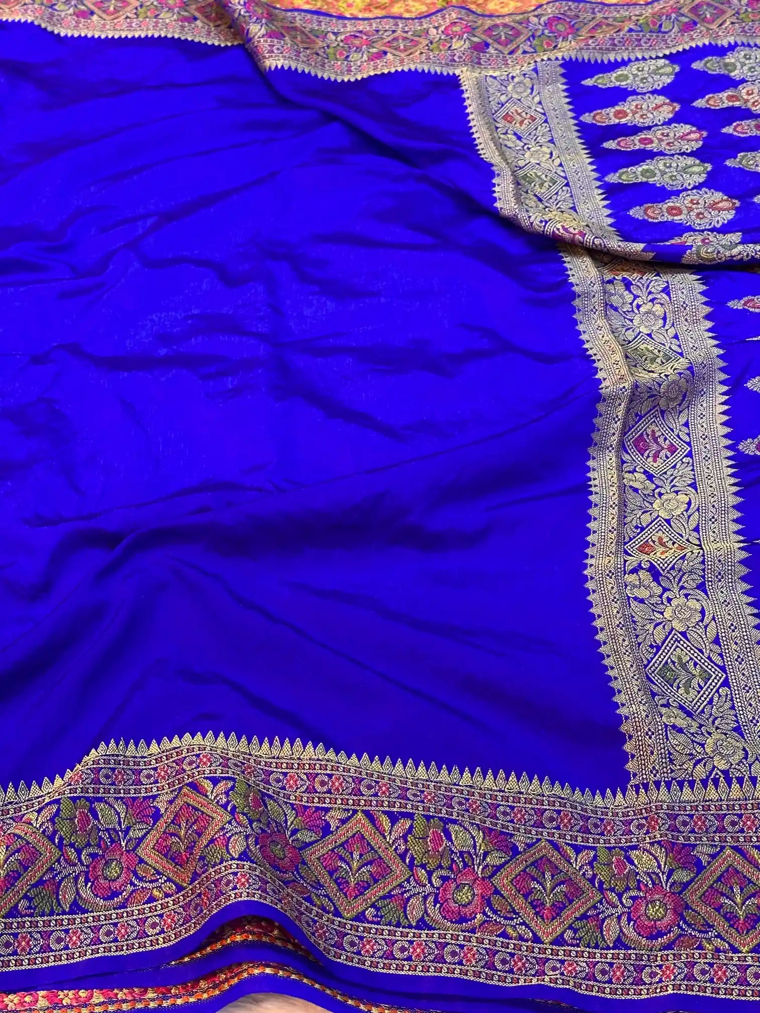 Royal Blue Warm Silk Golden Zari Border & Floral Motifs Banarasi Saree 