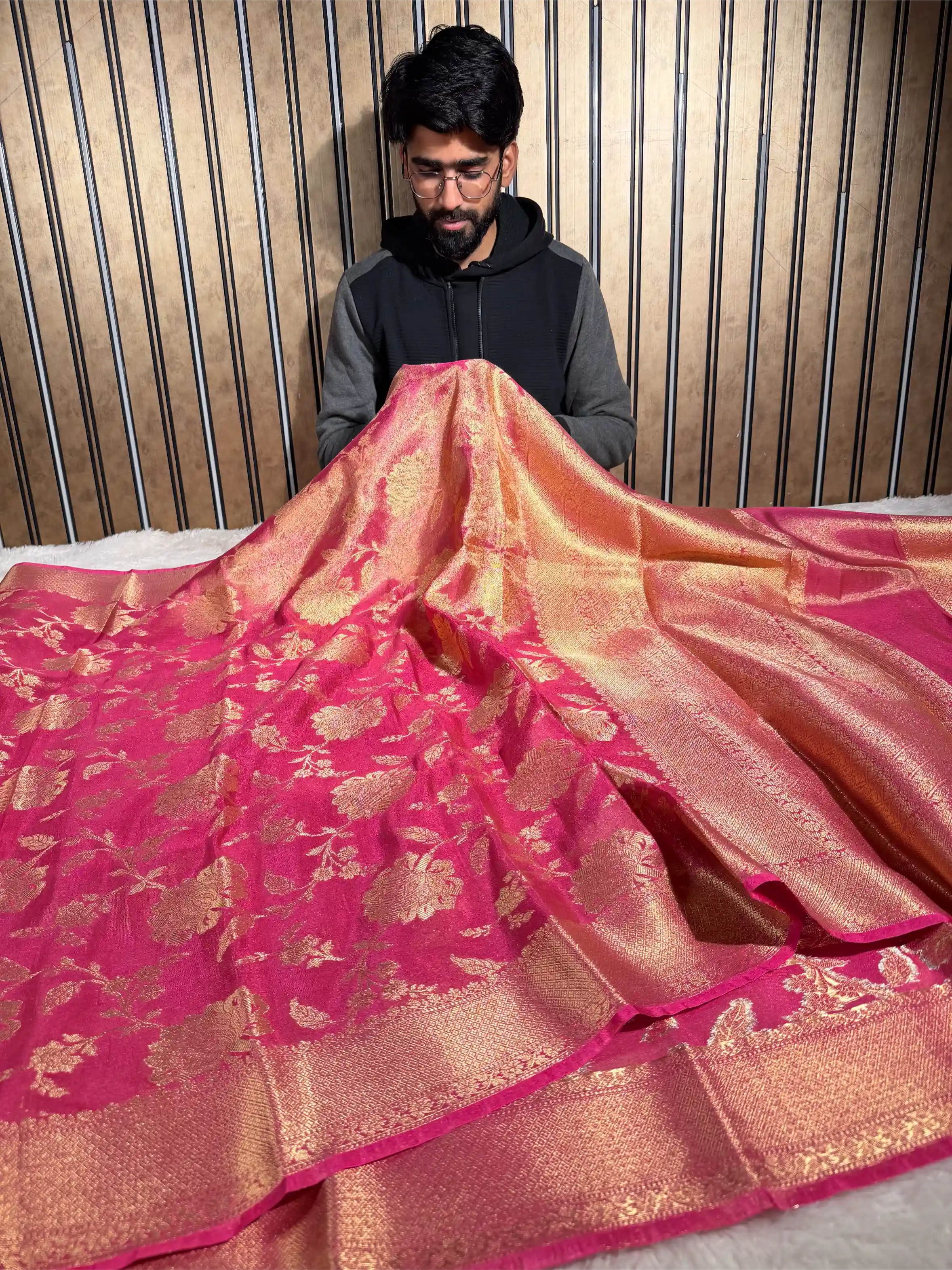 Rusted Pink Breathable Tissue Silk Intricate Jaal Weave Banarasi Saree
