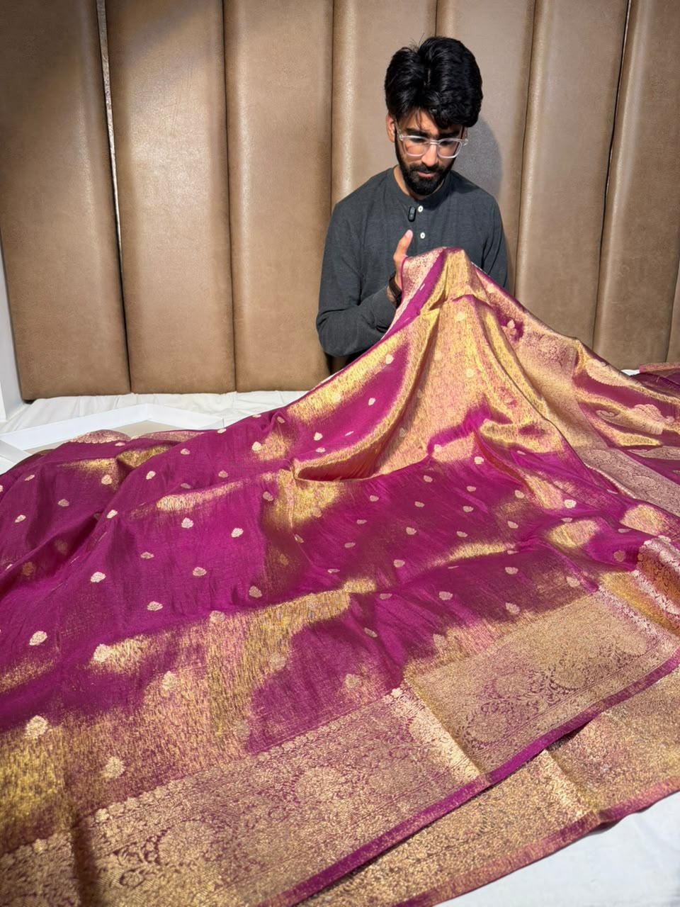 Rusted Shade Breathable Katan Tissue Banarasi Saree