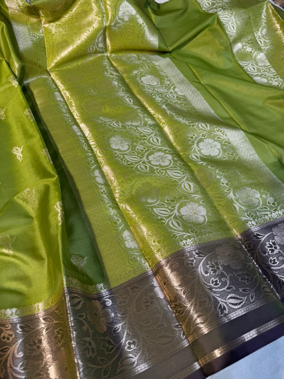 Mehendi Green Contemporary Banarasi Silk Saree
