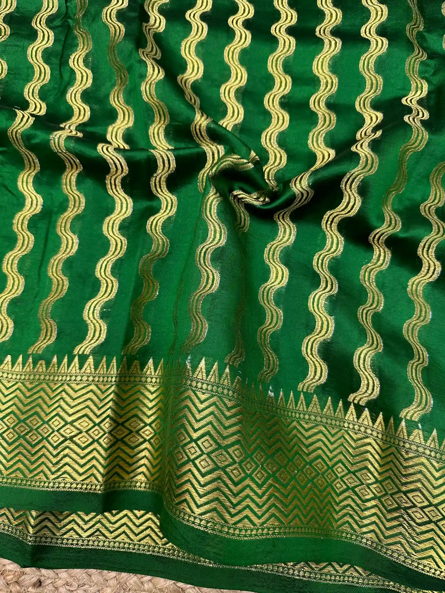 Sona Roopa Weave Green Raw Mango Silk Banarasi Saree