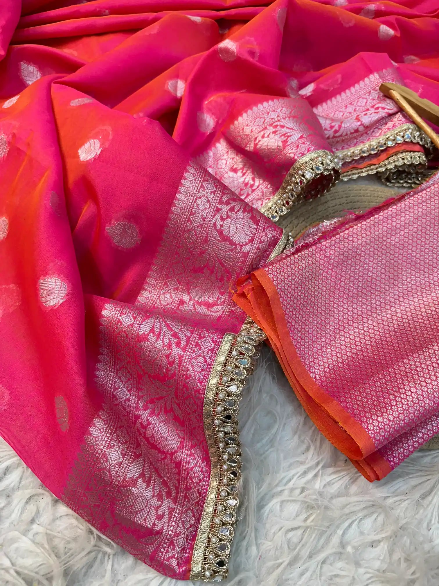 Subtle Pretty Pink Shade Traditional Softsilk Banarasi Saree with Designer Lace Work