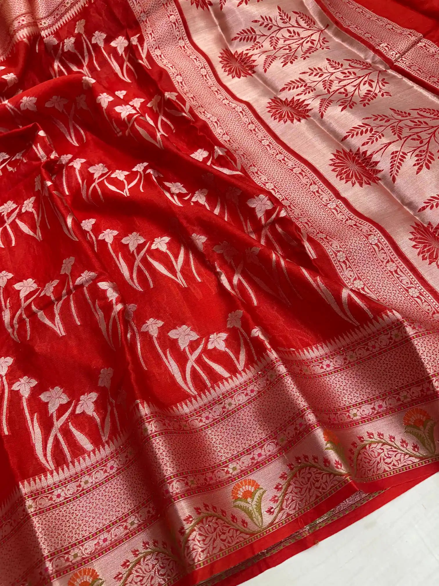 Subtle Red Intricate Weave Chiniya Silk Traditional Banarasi Saree