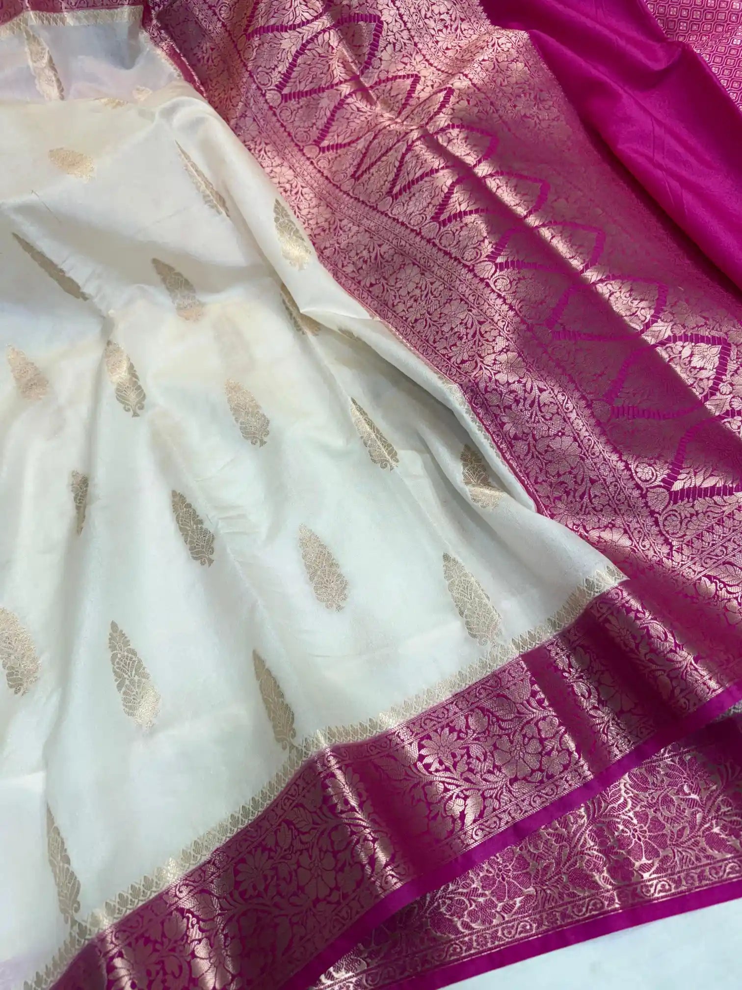 Subtle Shade Chiniya Silk Jacquard Weave Banarasi Saree