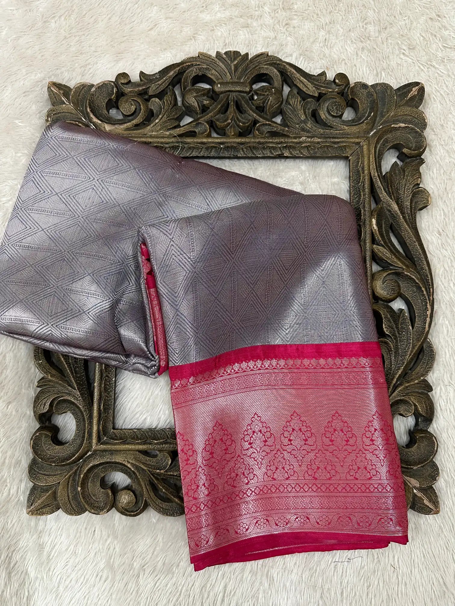 Contemporary Weave Kora Tissue Silk Banarasi Saree