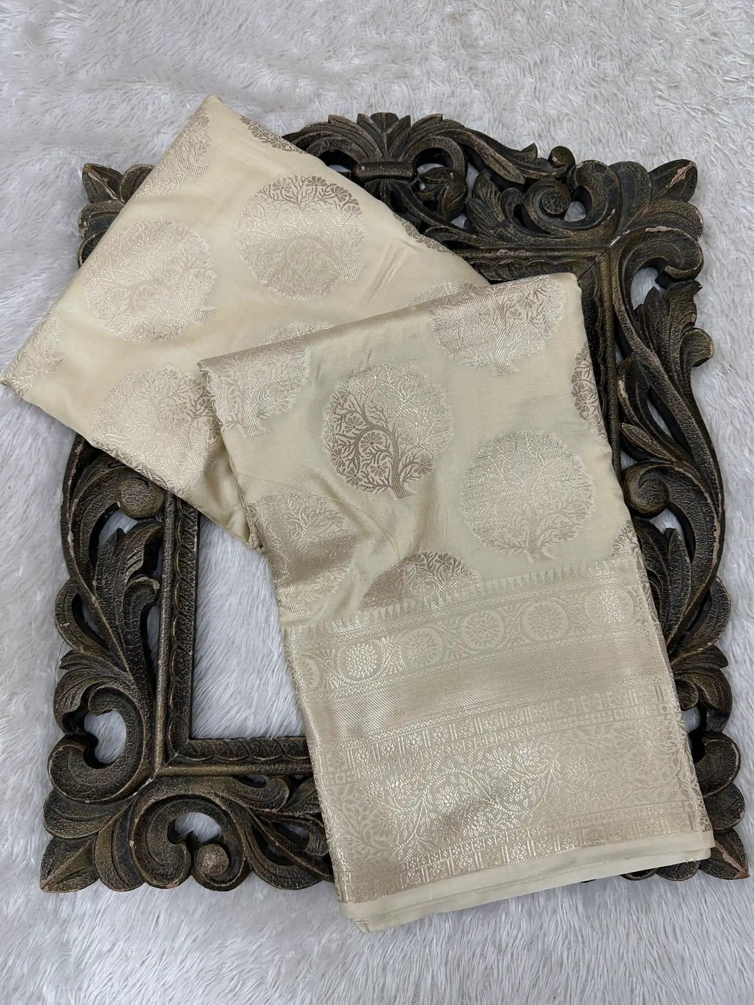 Contemporary Weave Kora Tissue Silk Banarasi Saree