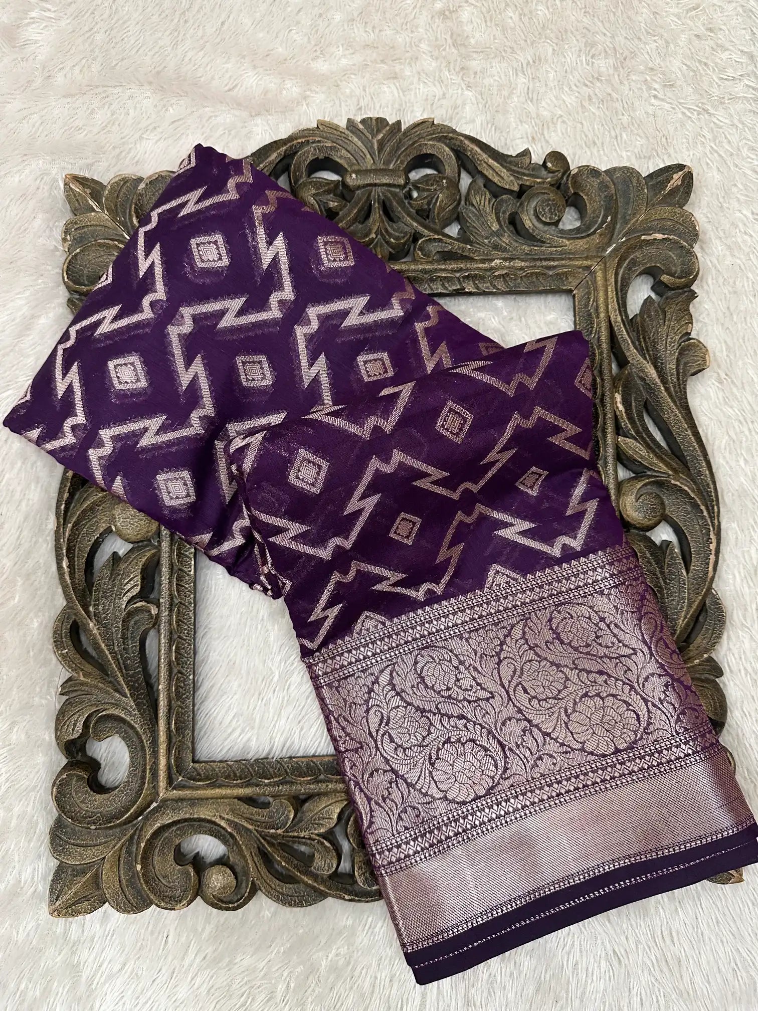 Contemporary Weave Kora Tissue Silk Banarasi Saree