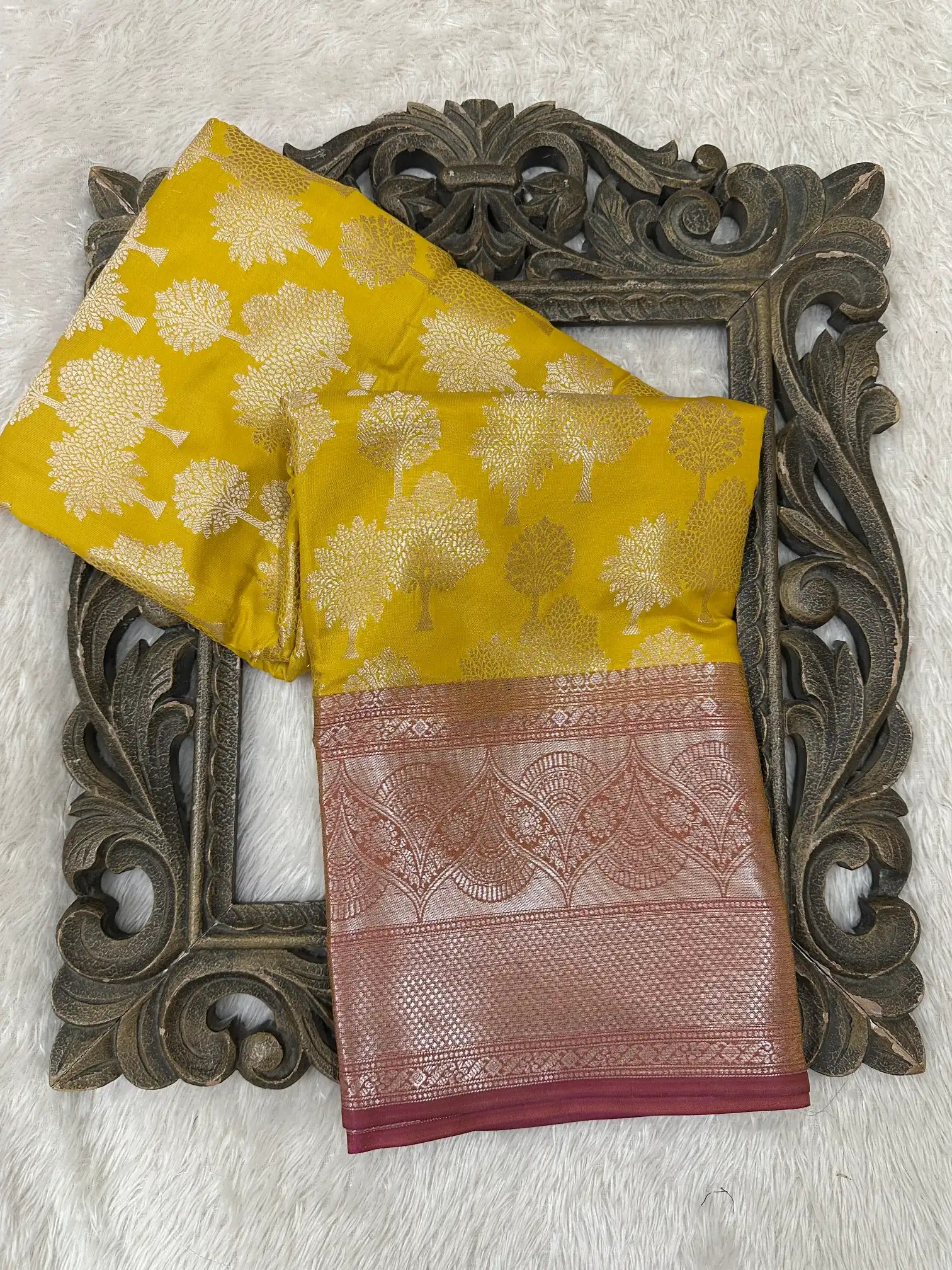 Contemporary Weave Kora Tissue Silk Banarasi Saree