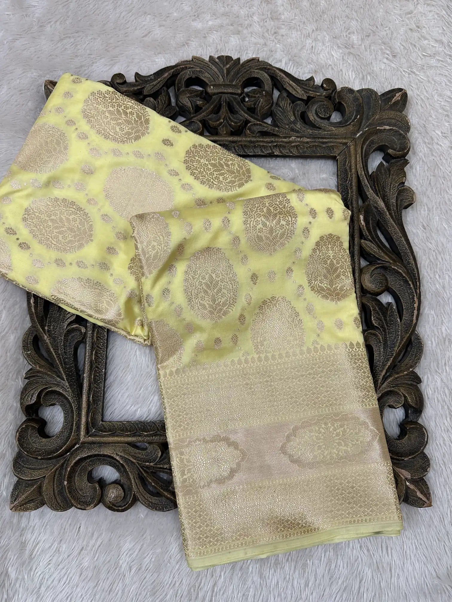 Contemporary Weave Kora Tissue Silk Banarasi Saree