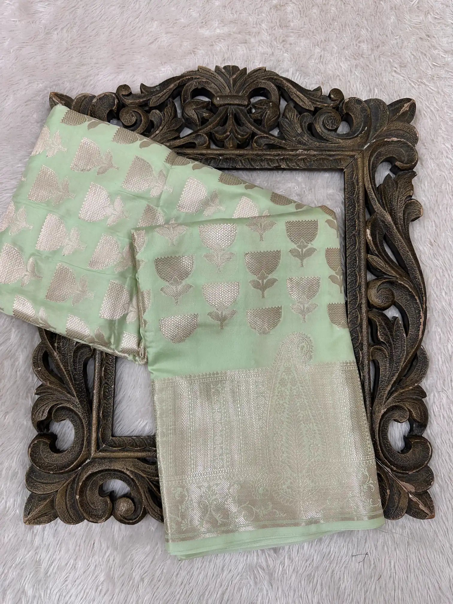Contemporary Weave Kora Tissue Silk Banarasi Saree