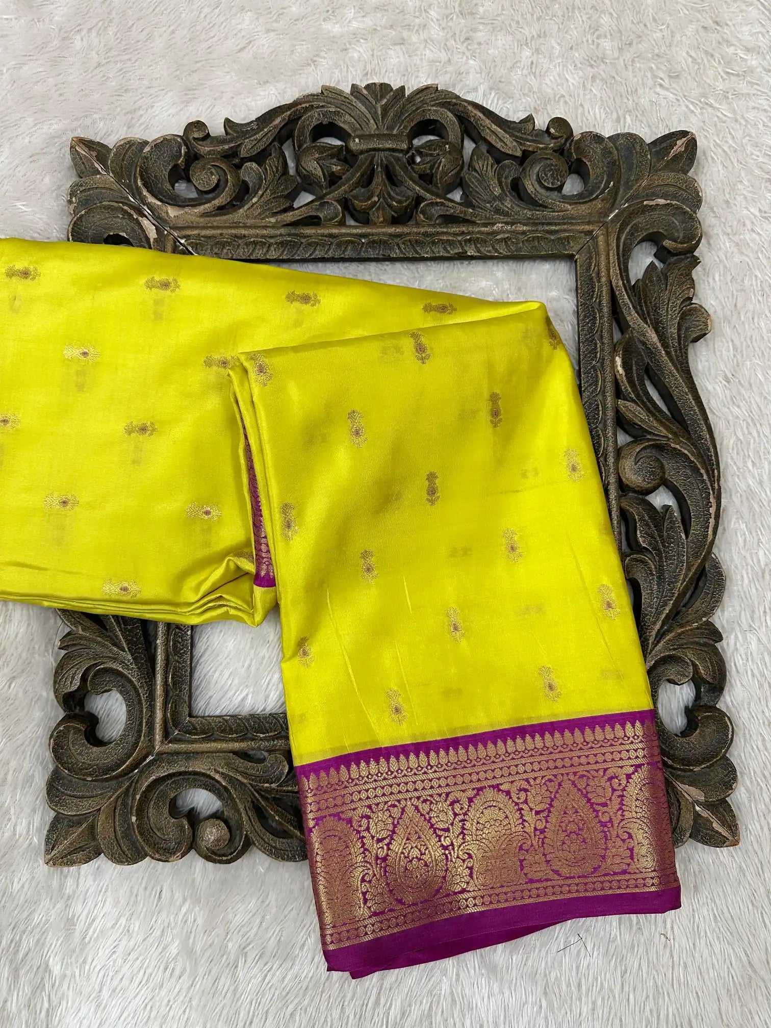 Contemporary Weave Kora Tissue Silk Banarasi Saree