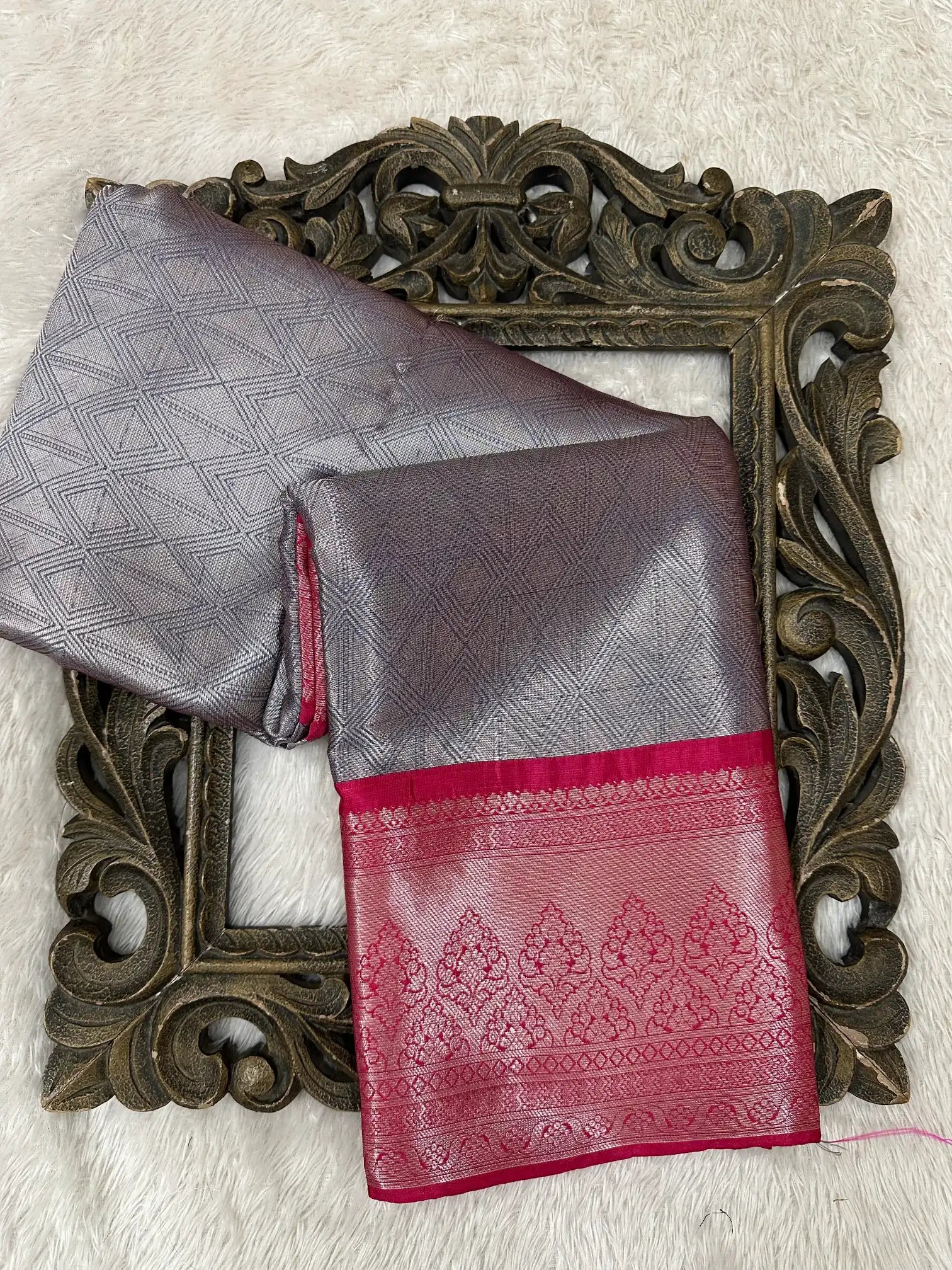 Contemporary Weave Kora Tissue Silk Banarasi Saree