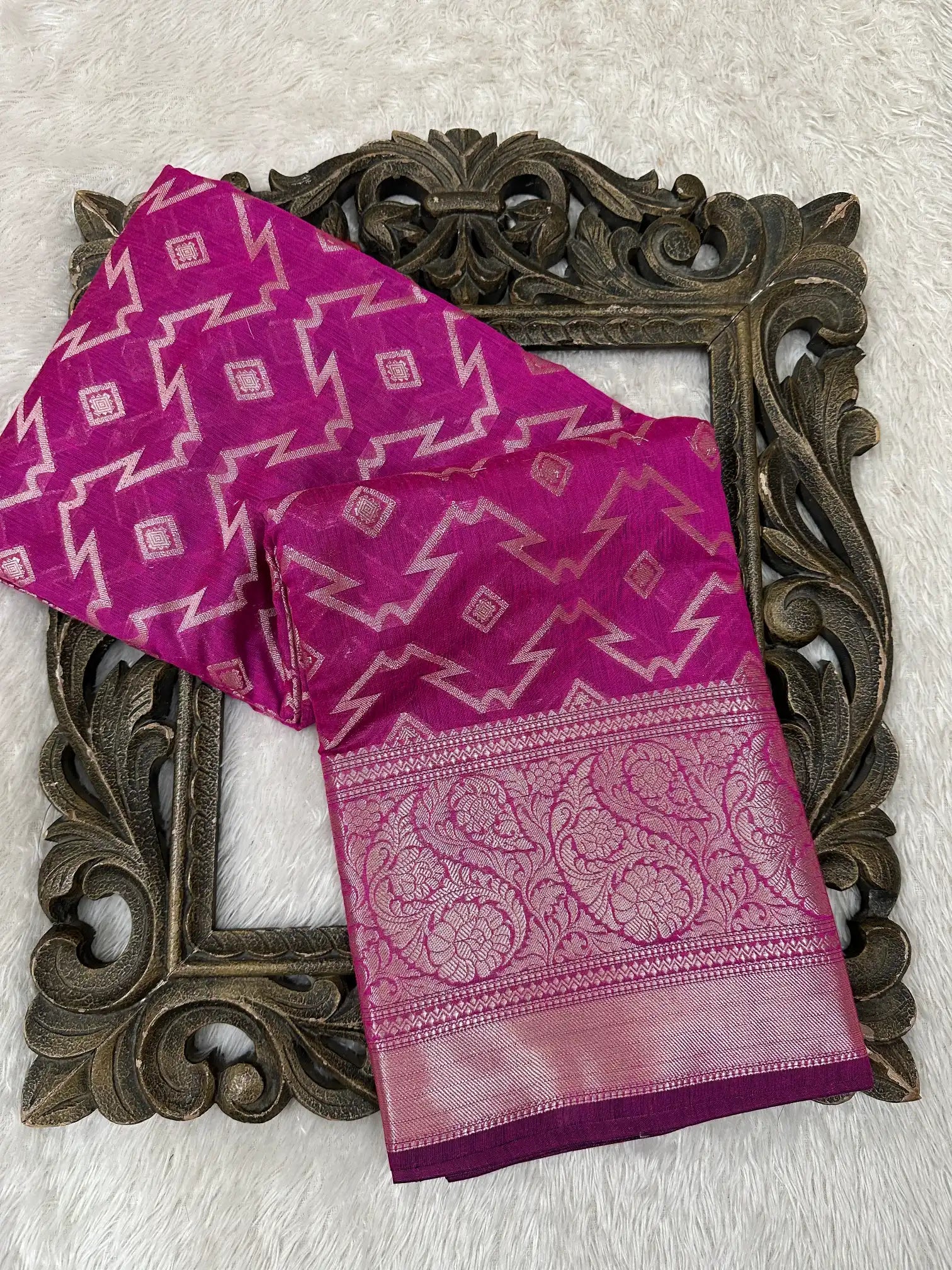 Contemporary Weave Kora Tissue Silk Banarasi Saree