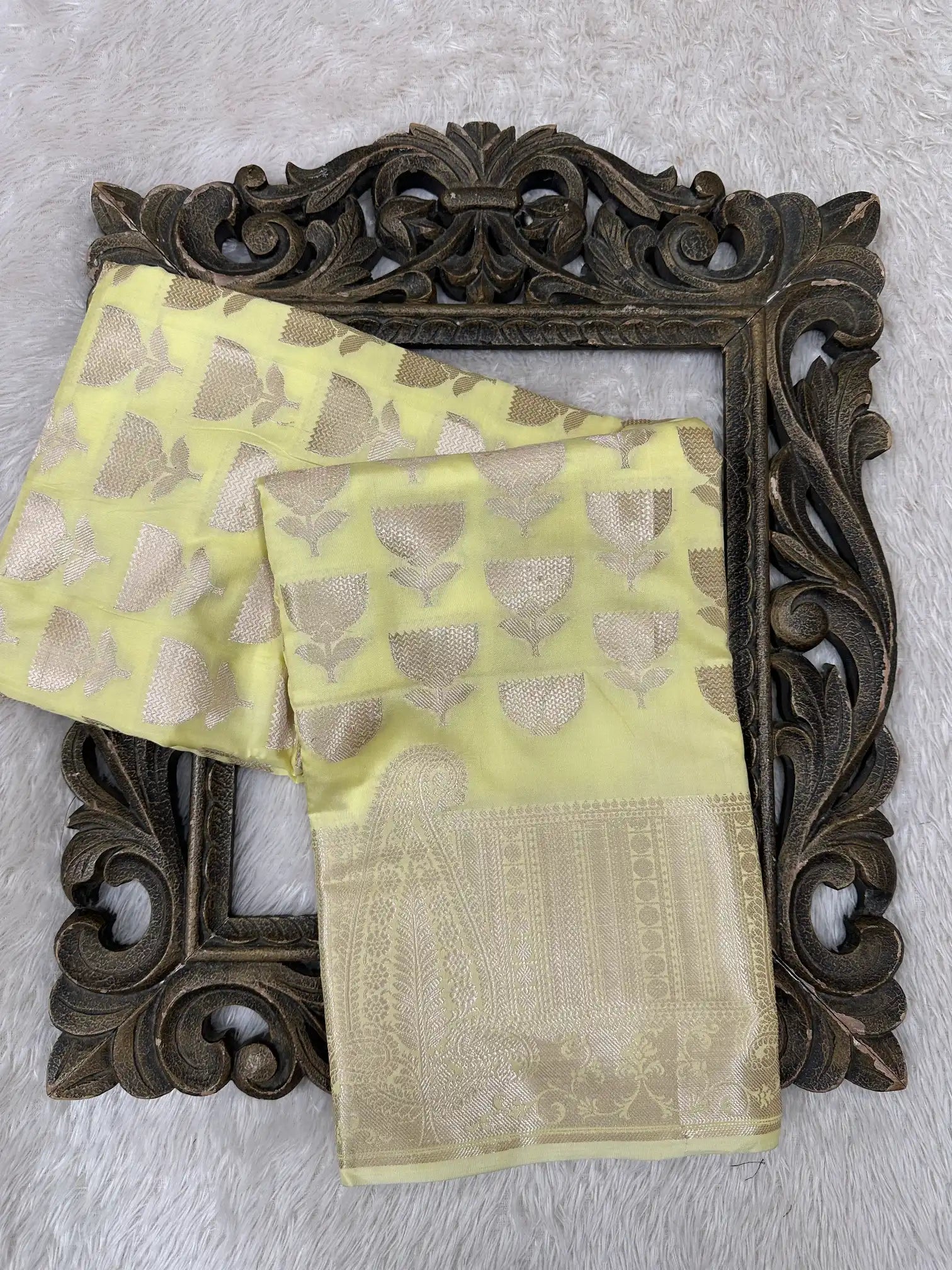 Contemporary Weave Kora Tissue Silk Banarasi Saree