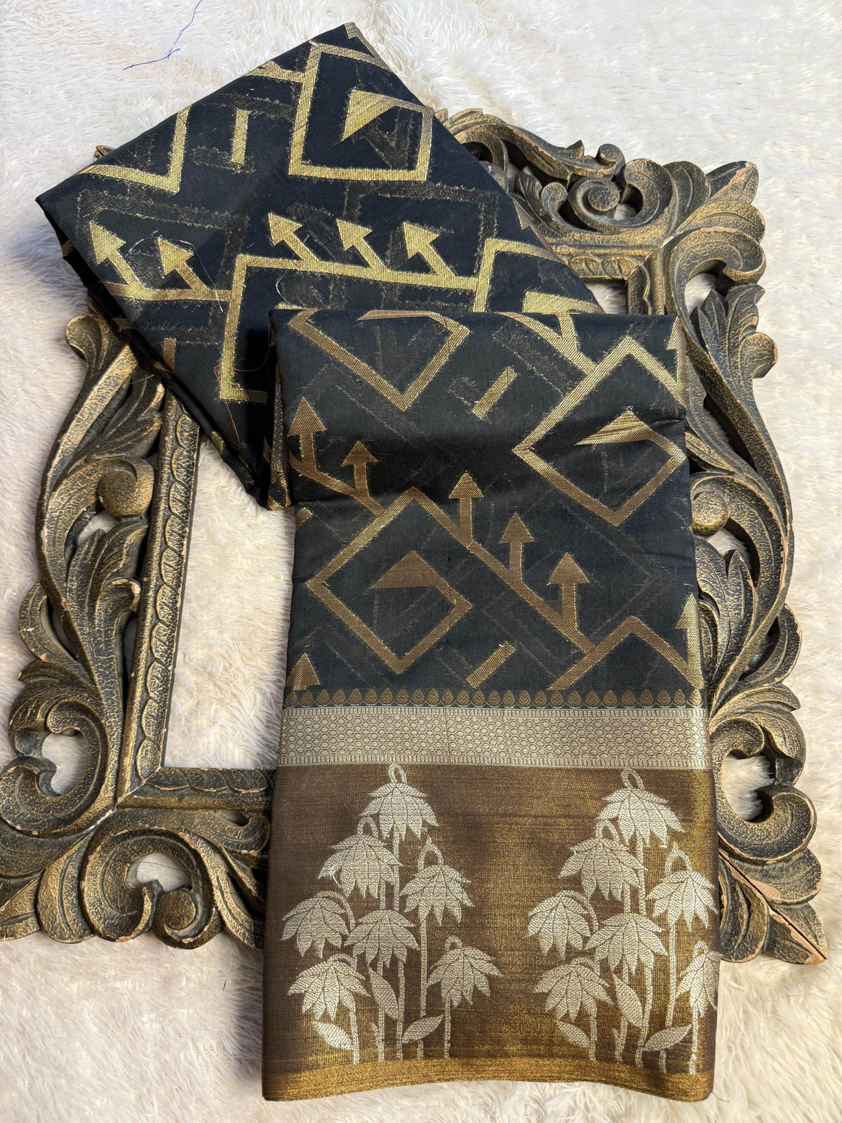 Eccentric zari weave Softsilk Banarasi Saree