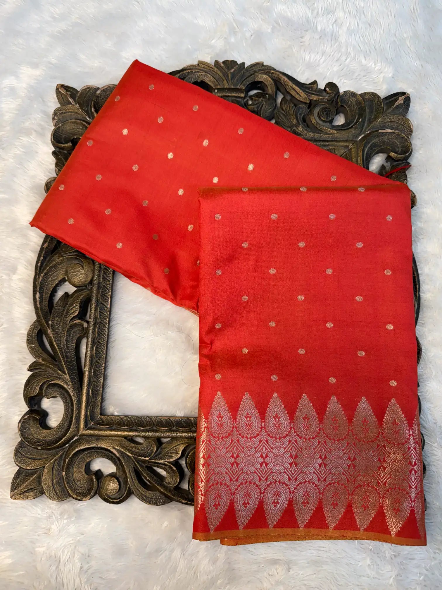 Contemporary Weave Kora Tissue Silk Banarasi Saree
