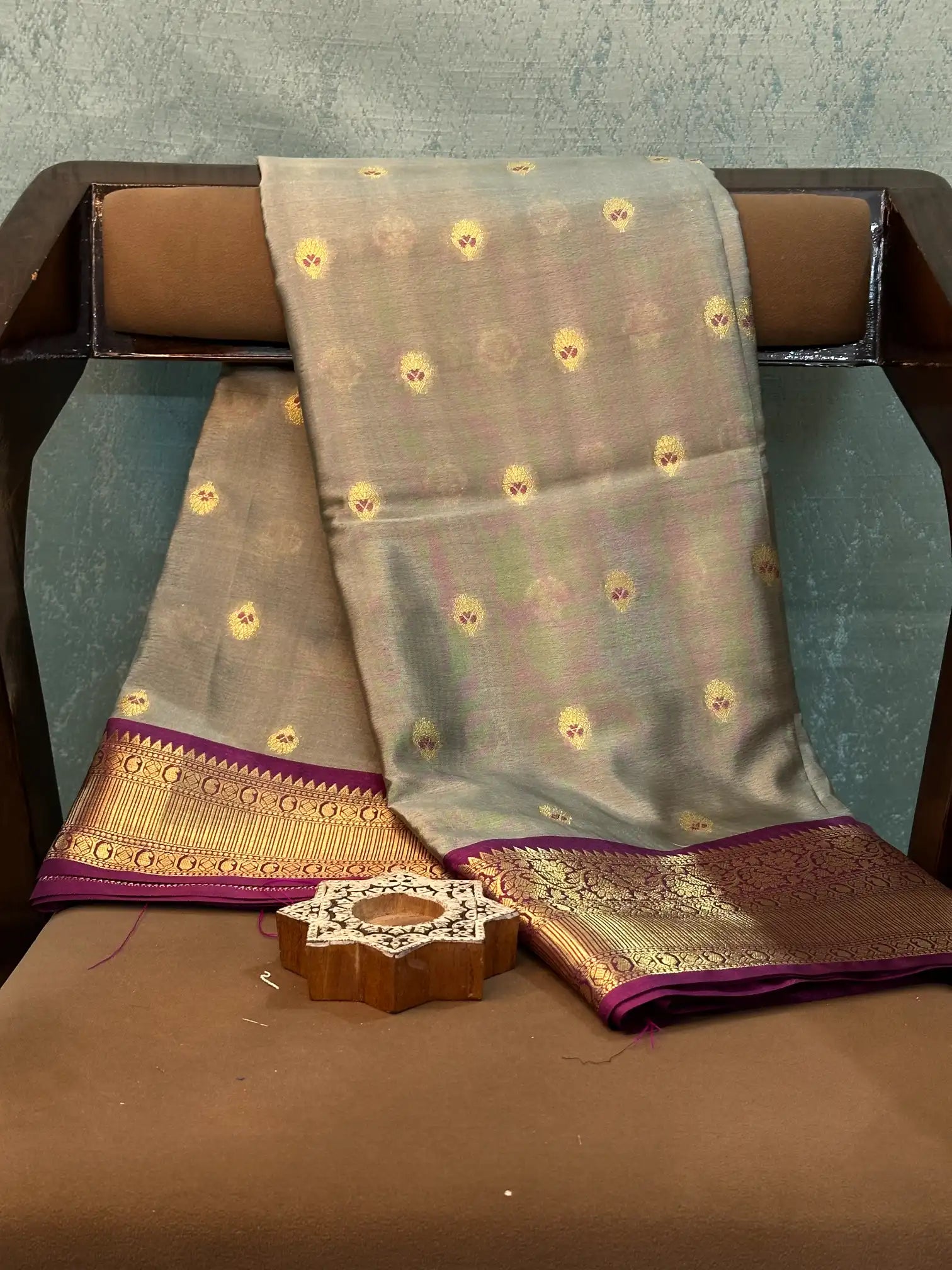 Contemporary Weave Kora Tissue Silk Banarasi Saree