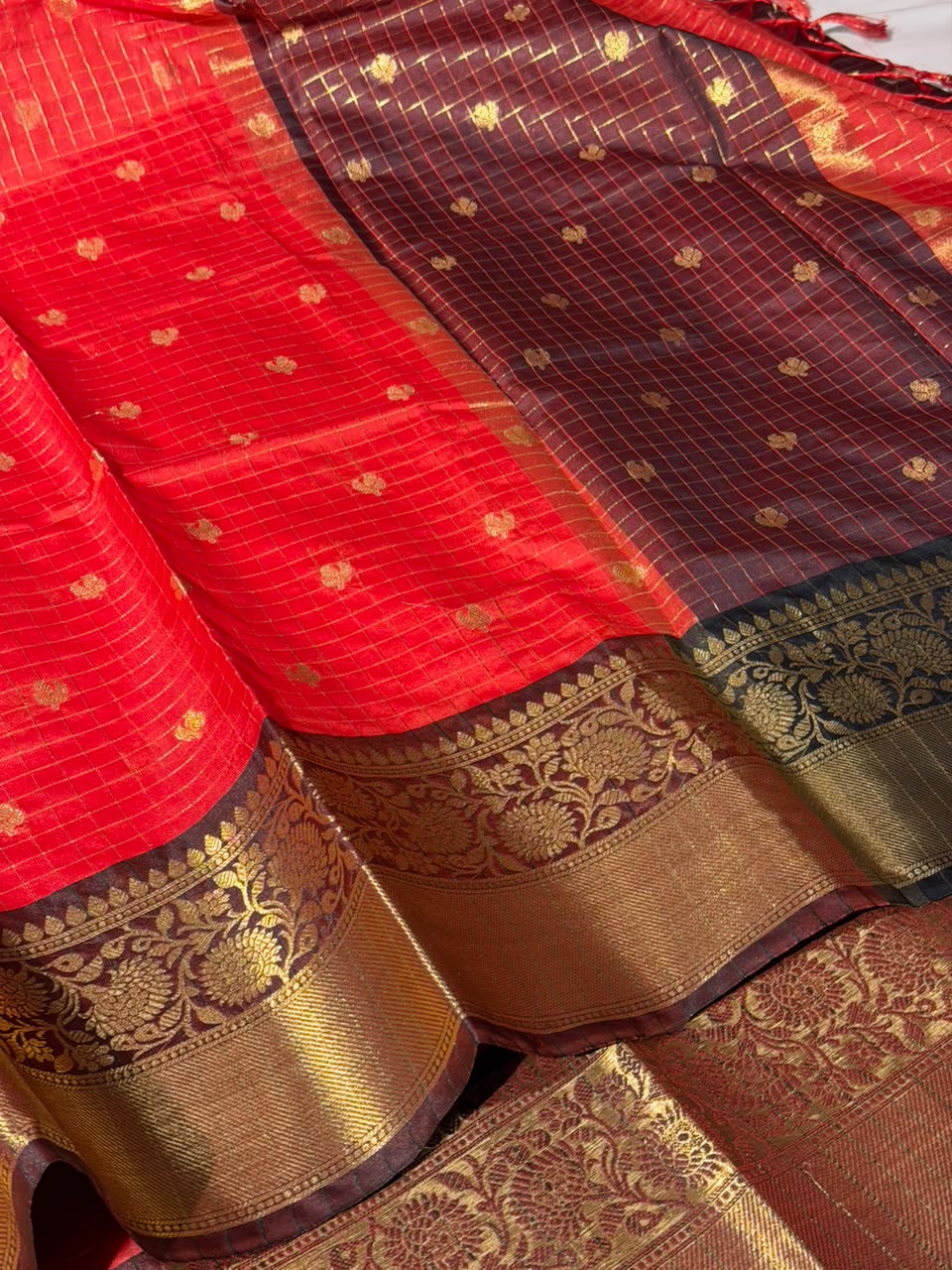 Pretty Red Checks Buti Softsilk Banarasi Saree