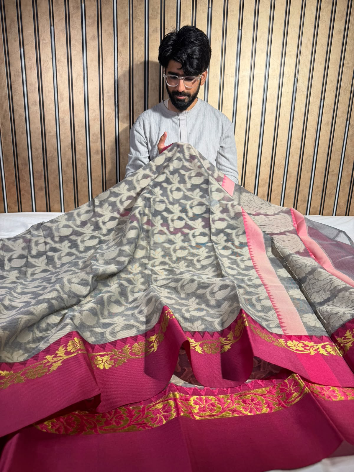 Gray Pink Cotton Jamdani Pattern Saree