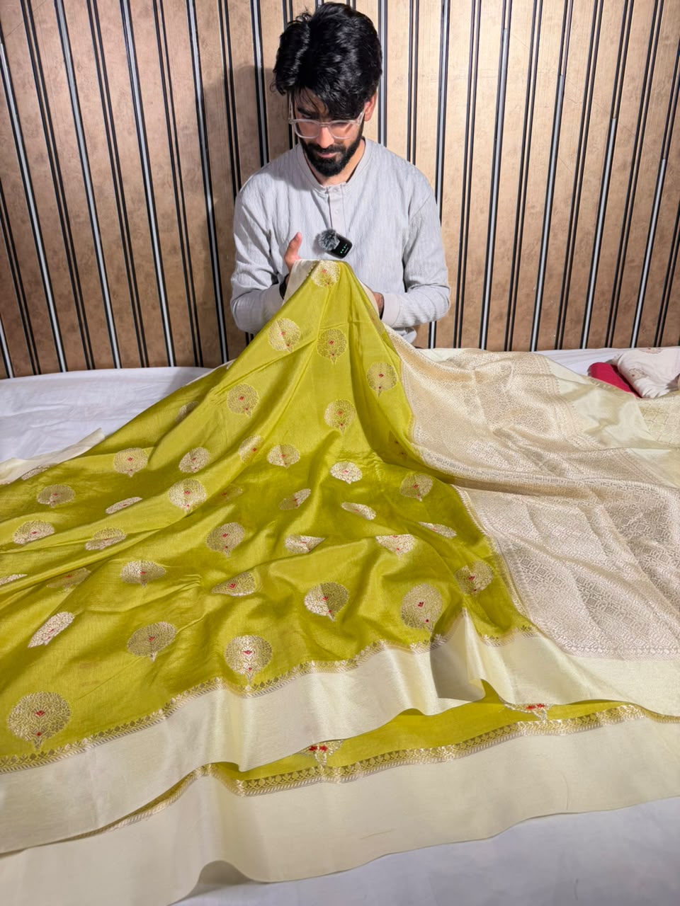 Mehendi Green Comfortable Chinia Silk Banarasi Saree