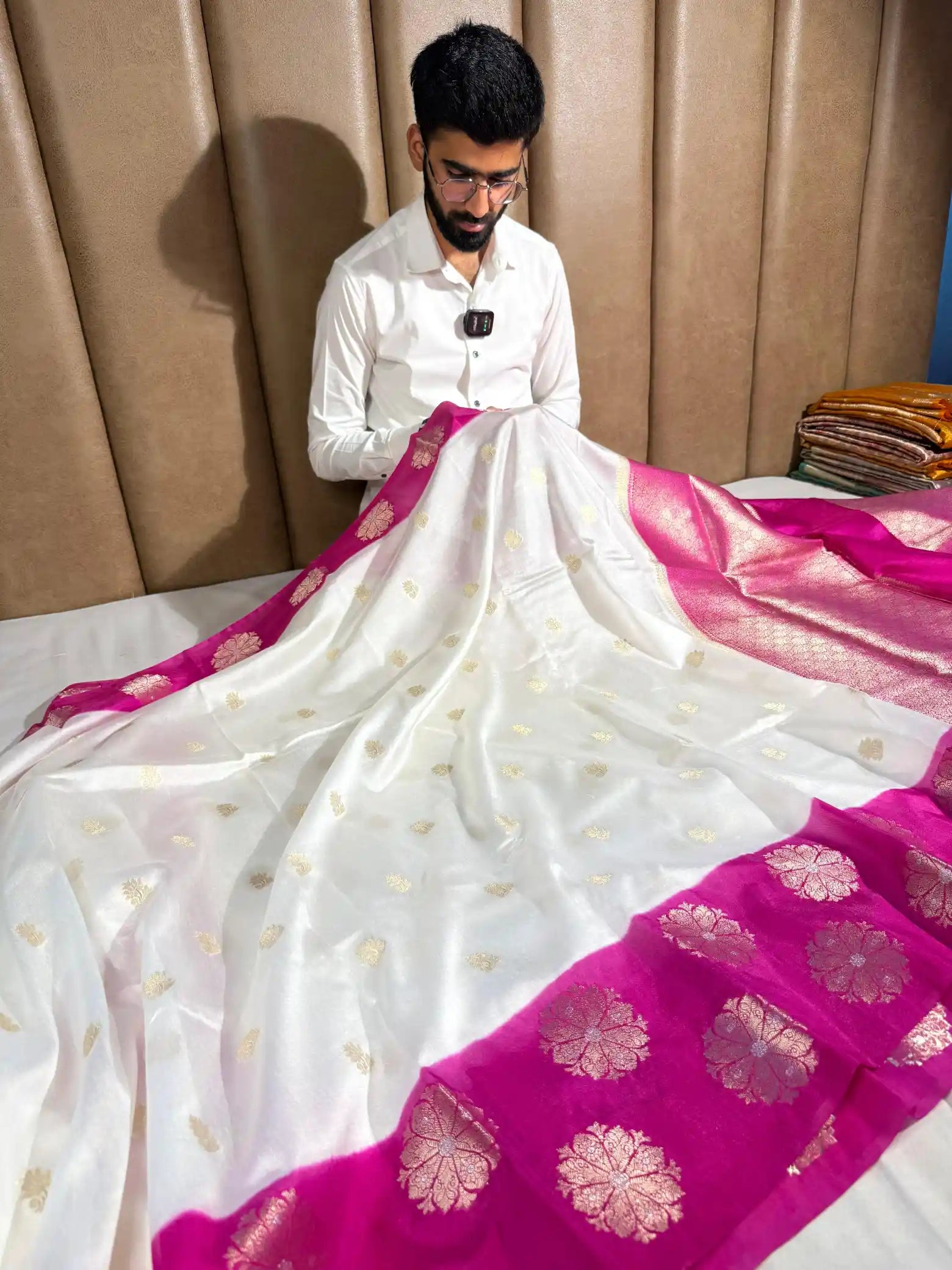 White Chinia Silk Floral Motifs Banarasi Saree