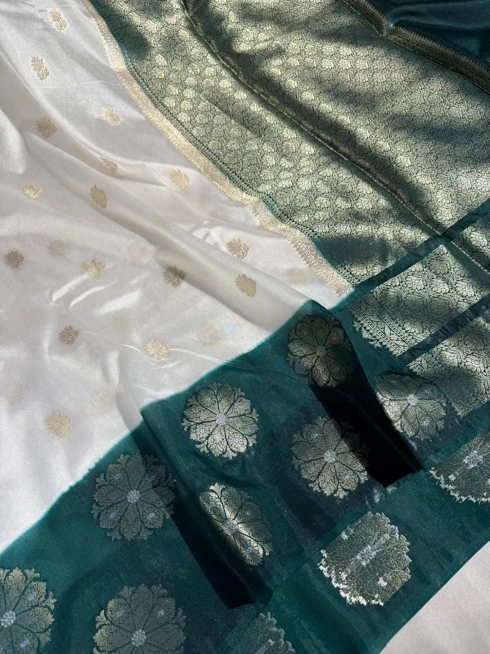 White Warm Silk Floral Motifs Banarasi Saree
