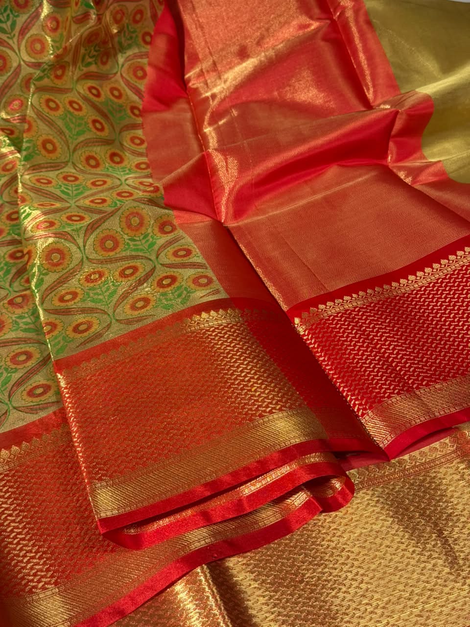 Floral Print gold Tissue Banarasi Saree