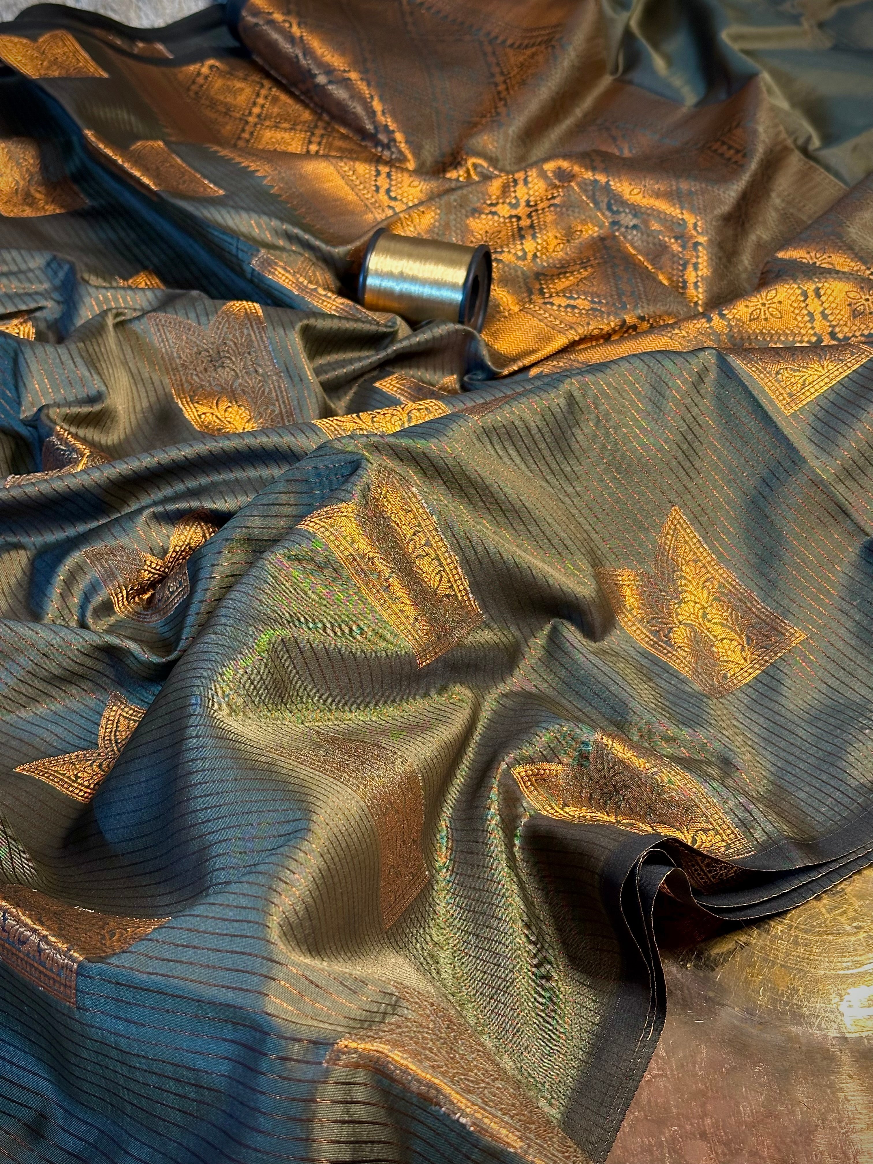 Contemperory Weave Softsilk Saree