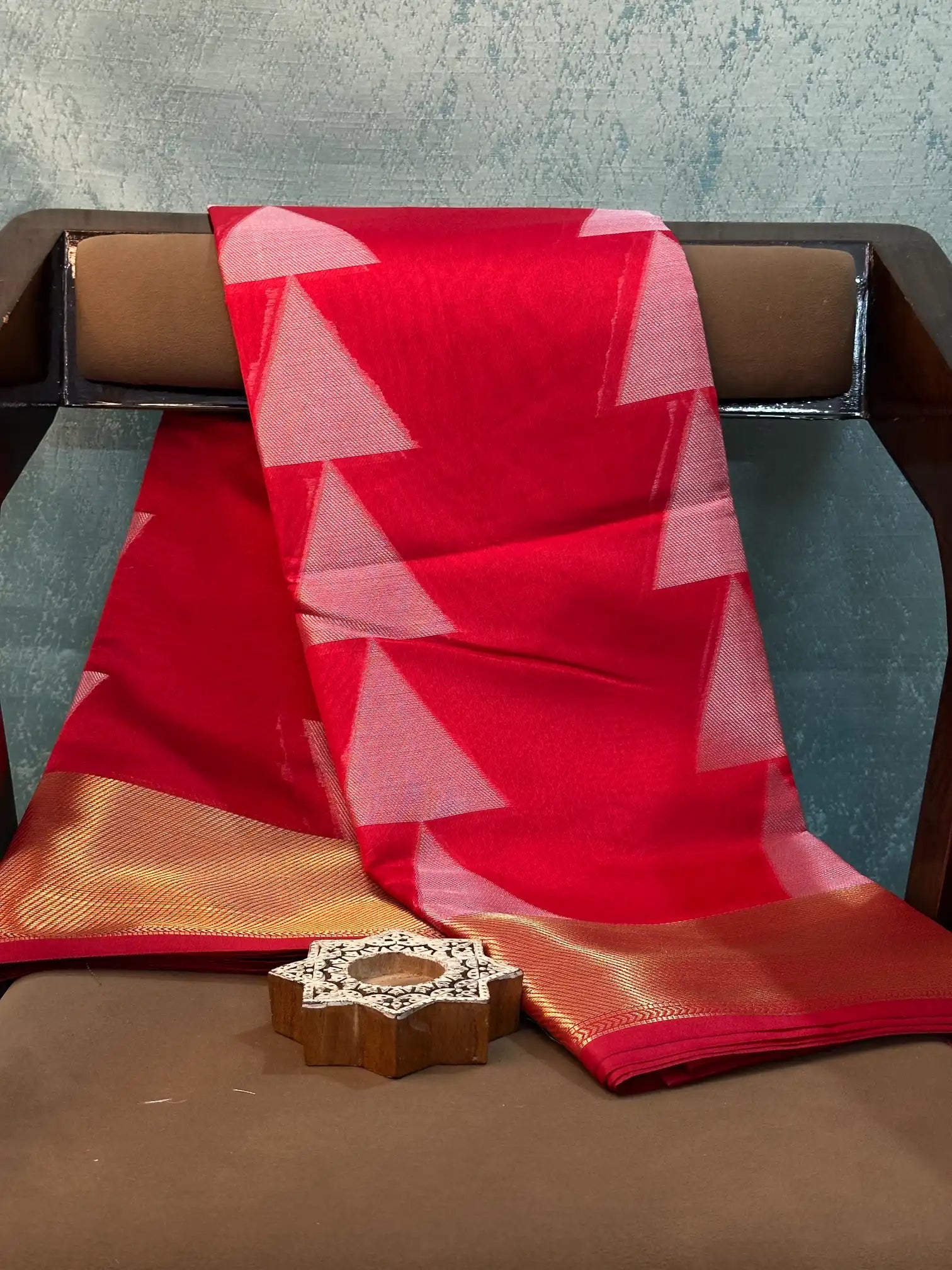 Contemporary Weave Kora Tissue Silk Banarasi Saree