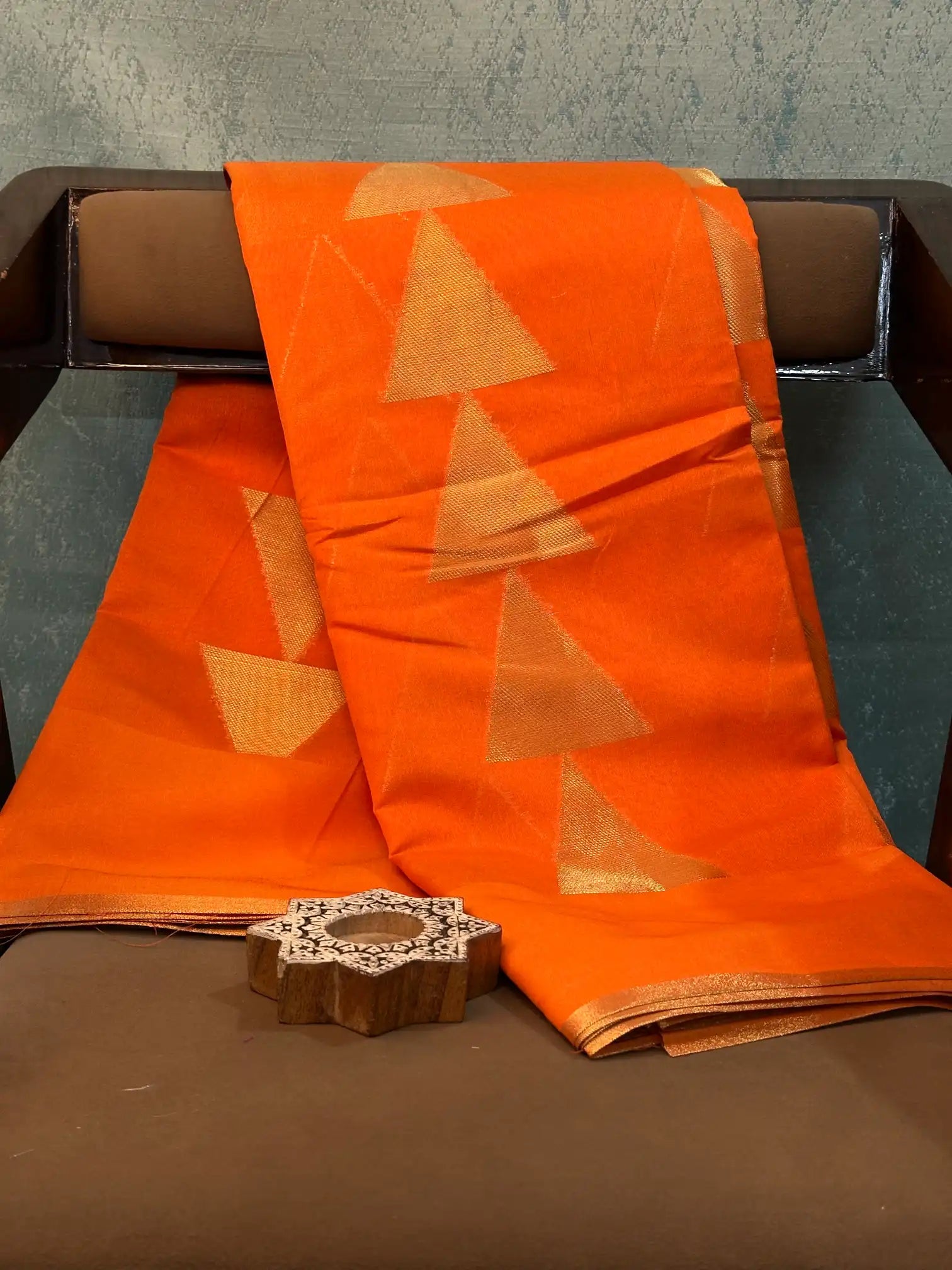 Contemporary Weave Kora Tissue Silk Banarasi Saree