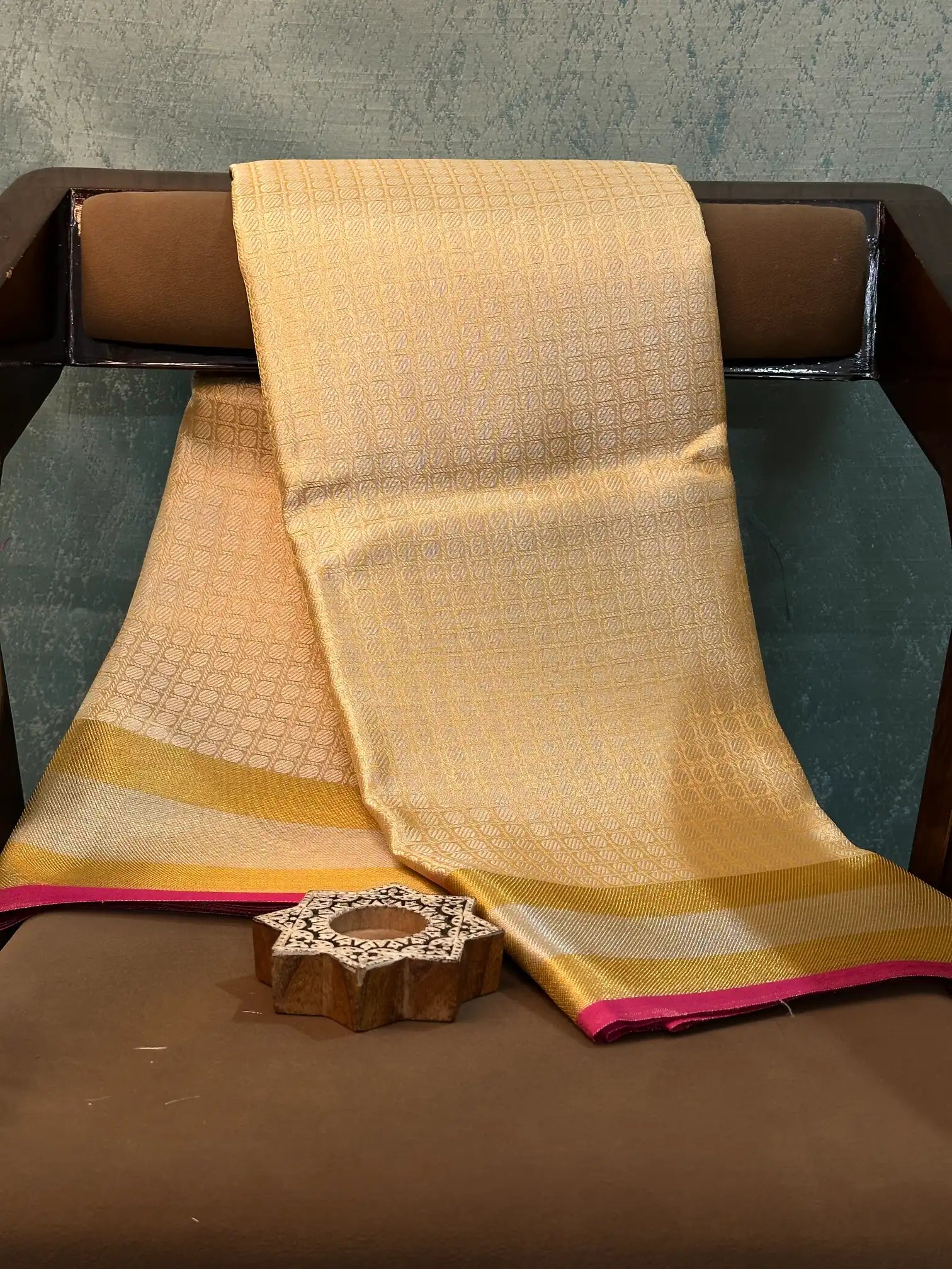 Contemporary Weave Kora Tissue Silk Banarasi Saree