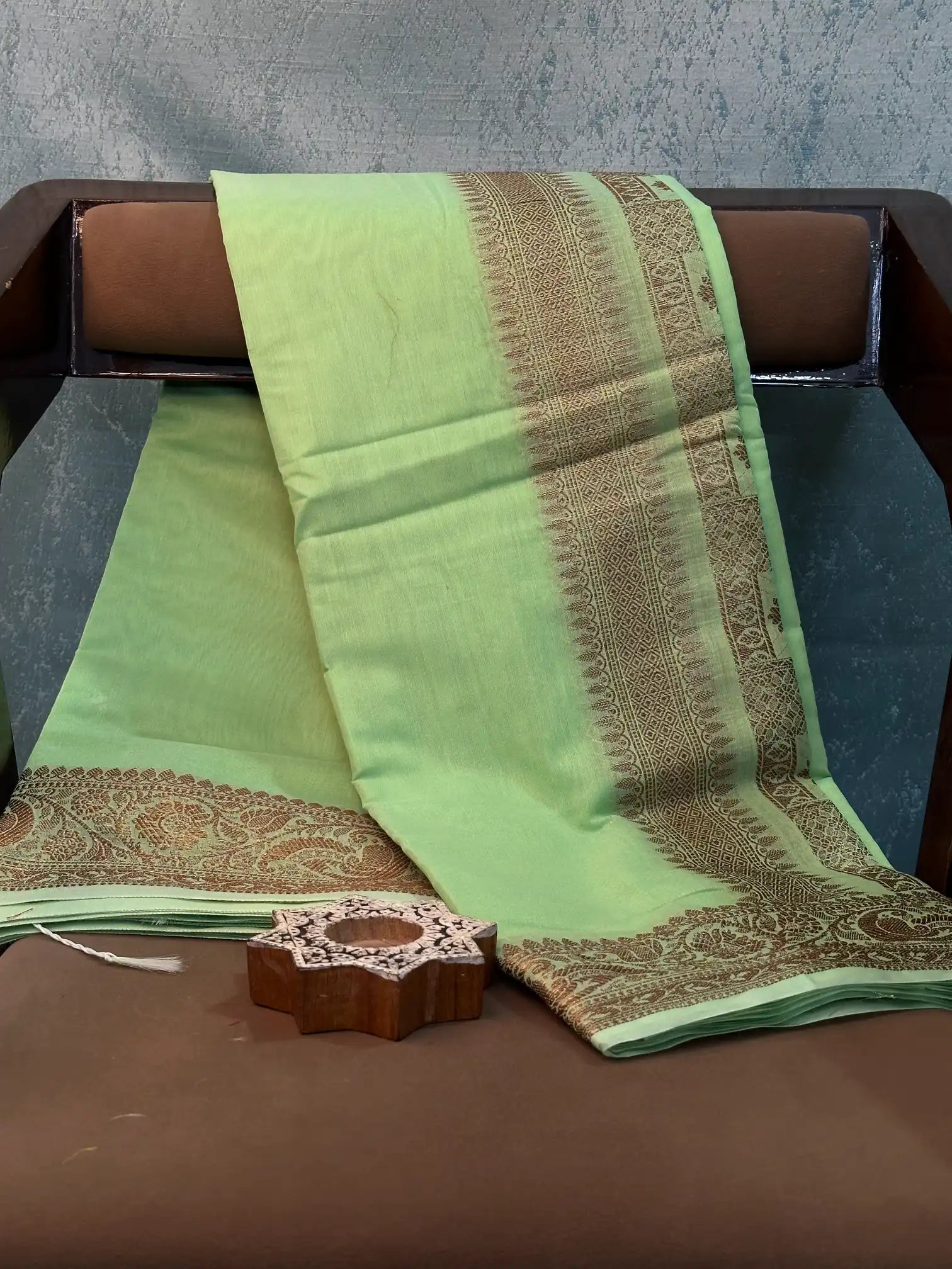 Contemporary Weave Kora Tissue Silk Banarasi Saree
