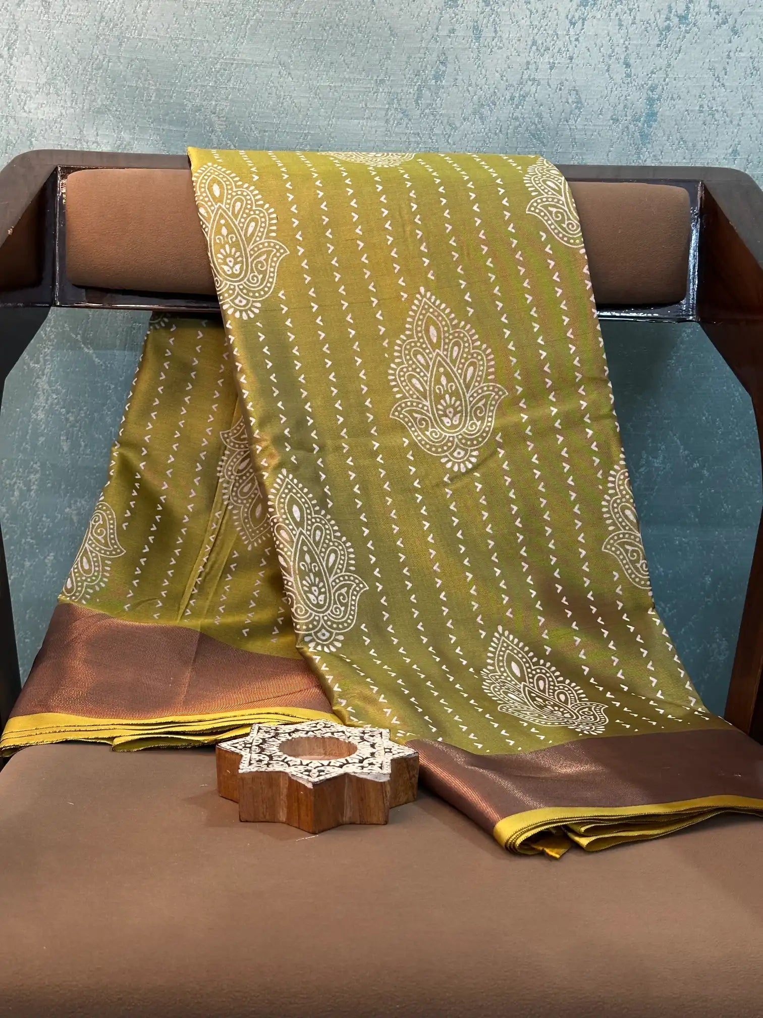 Contemporary Weave Kora Tissue Silk Banarasi Saree