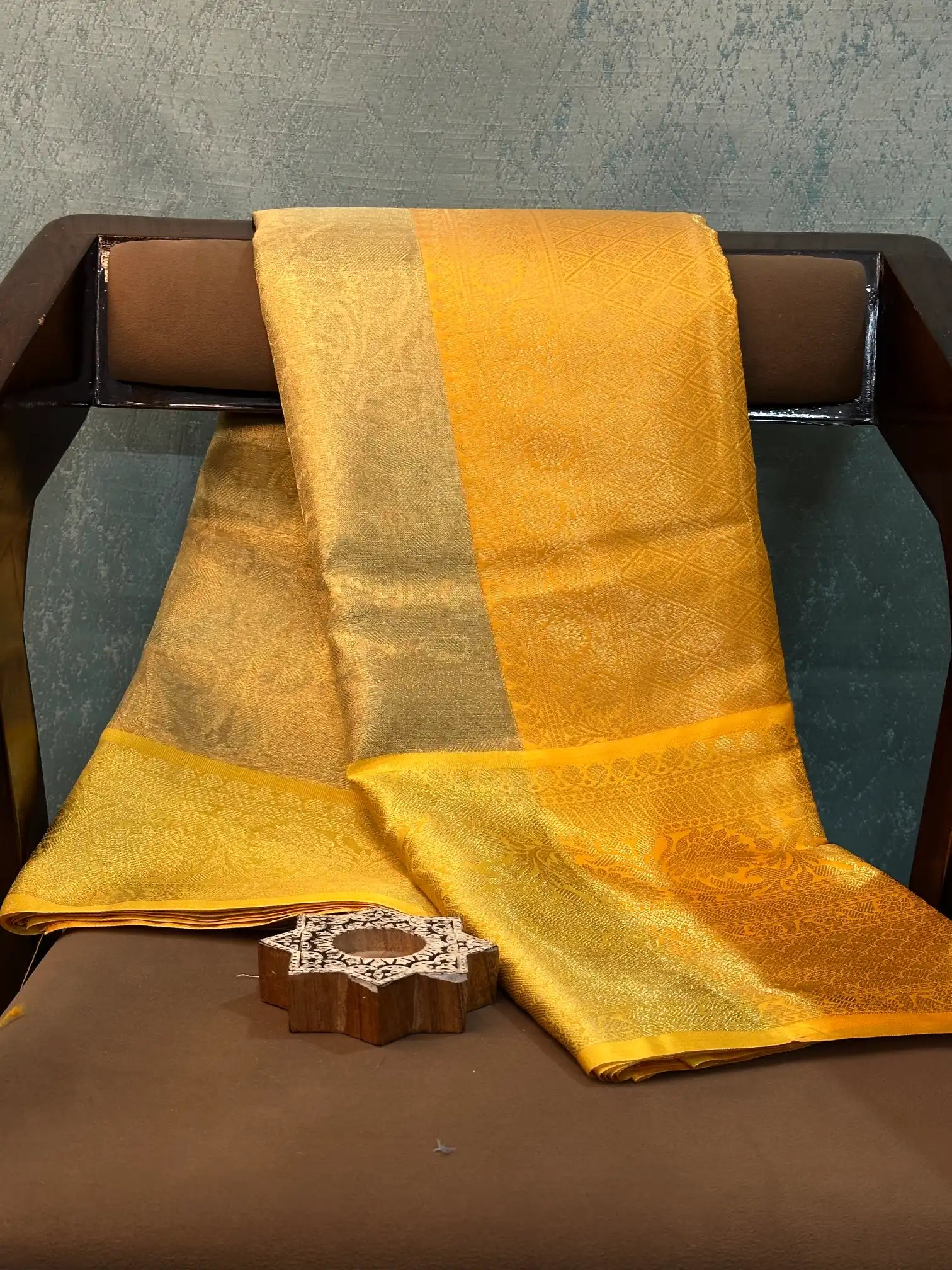 Contemporary Weave Kora Tissue Silk Banarasi Saree