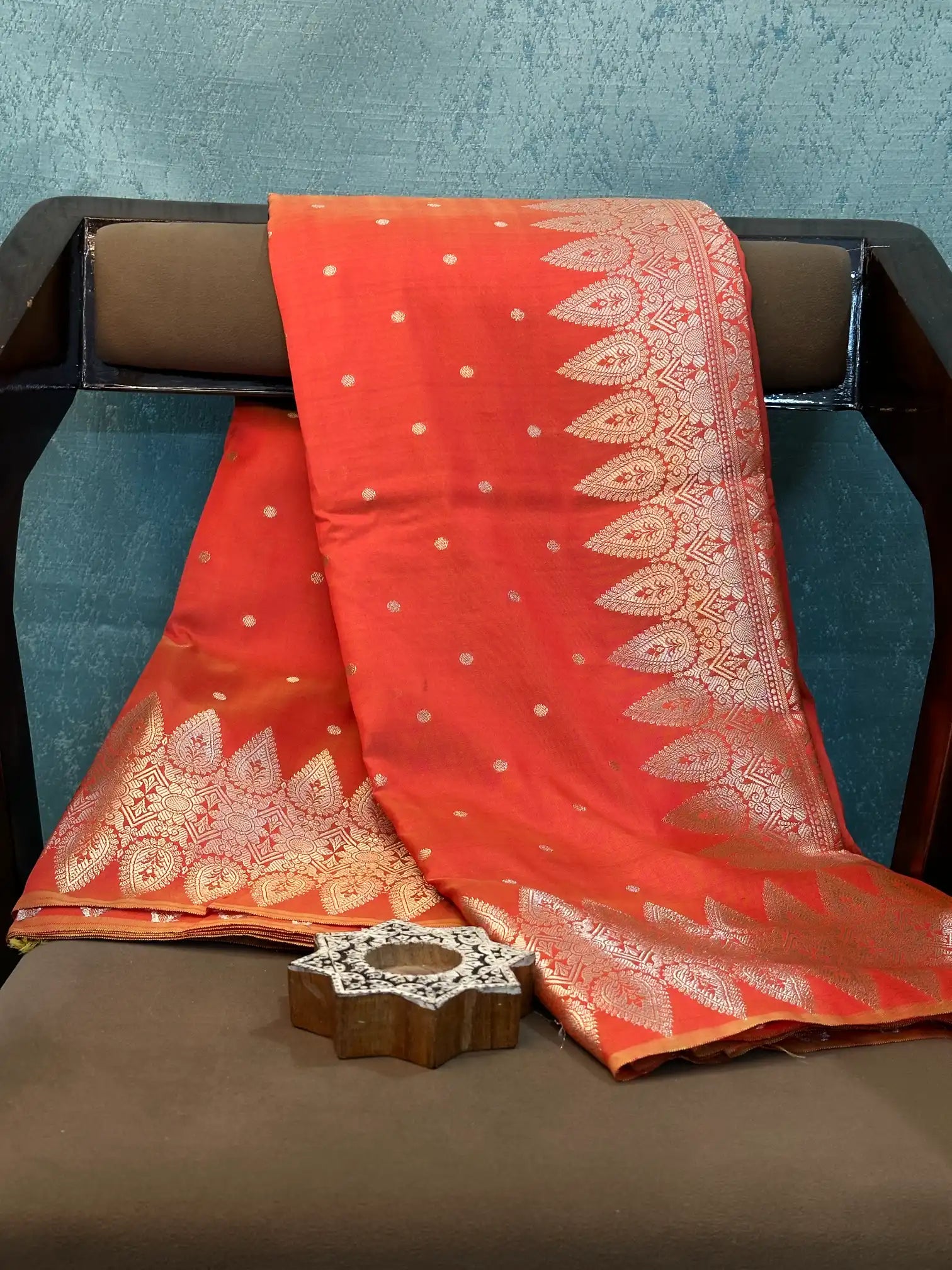 Contemporary Weave Kora Tissue Silk Banarasi Saree